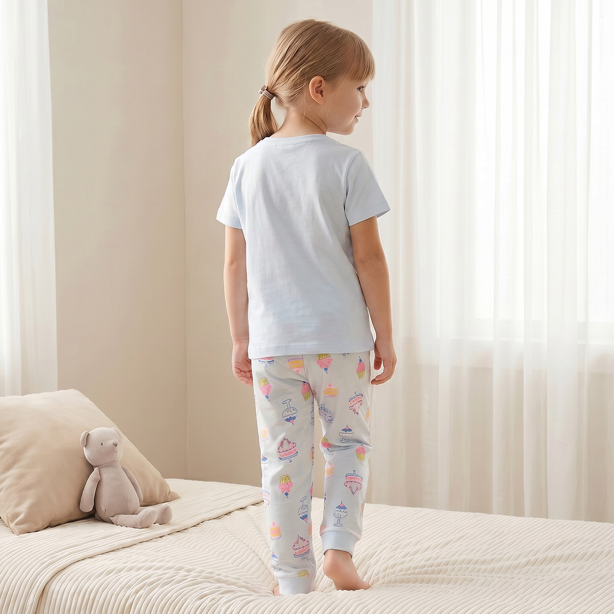 طقم بيجاما قطن بطبعات كب كيك وياقة ضيقة وأكمام قصيرة من جونيورز-girls-clothing-nightwear-image-4
