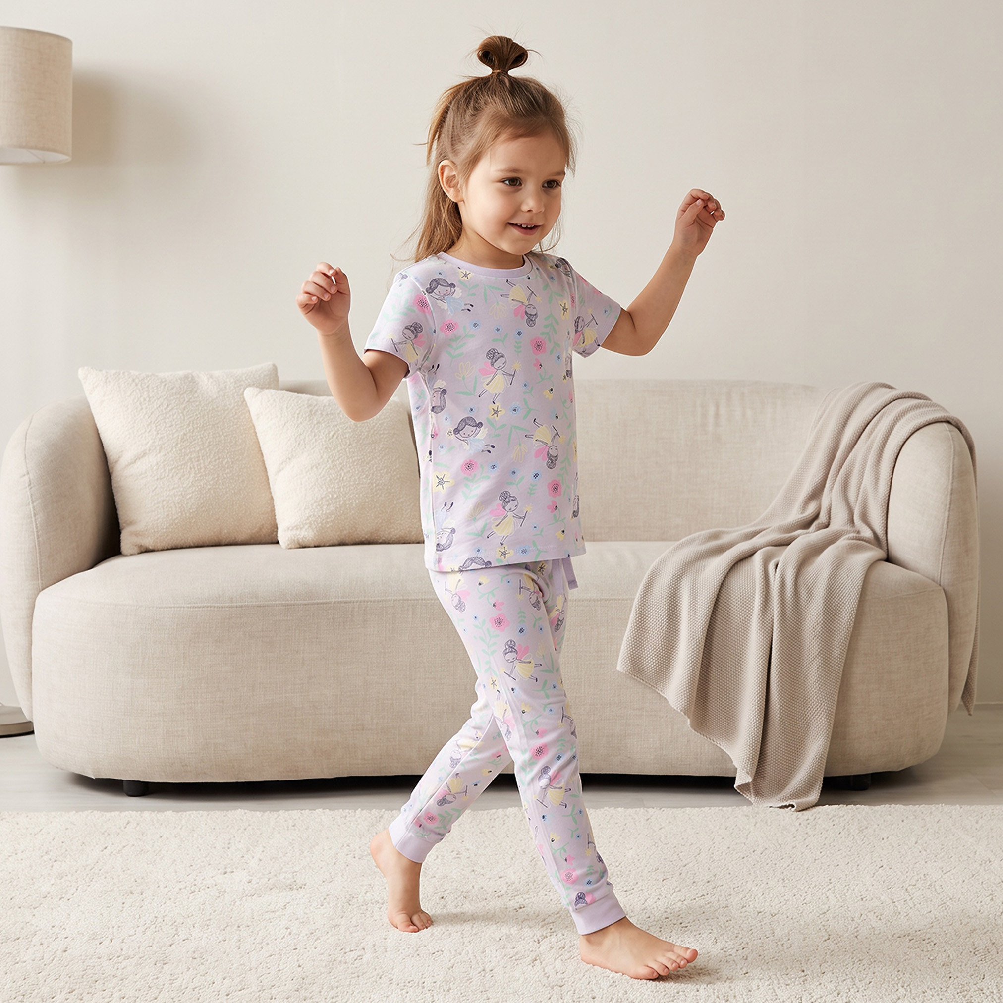 طقم بيجاما قطني بياقة مستديرة وأكمام قصيرة بطبعة فراشات من جونيورز-girls-clothing-nightwear-image-1