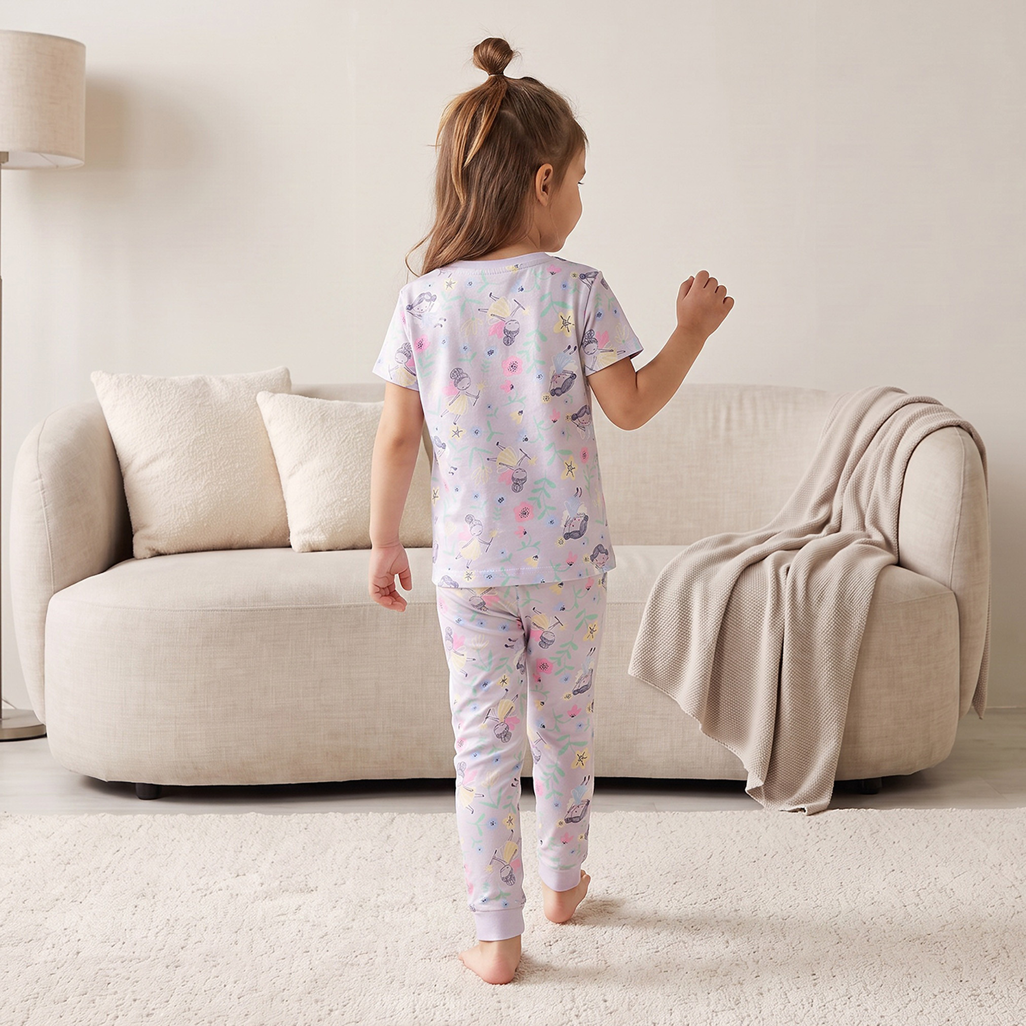 طقم بيجاما قطني بياقة مستديرة وأكمام قصيرة بطبعة فراشات من جونيورز-girls-clothing-nightwear-image-4