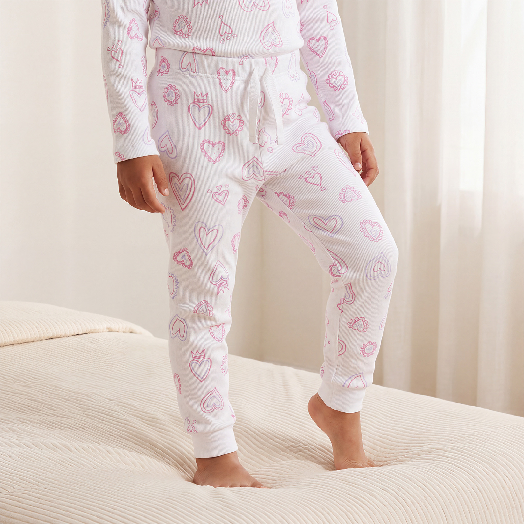 طقم بيجاما قطن بياقة مستديرة وأكمام طويلة وطبعات قلوب من جونيورز-girls-clothing-nightwear-image-3