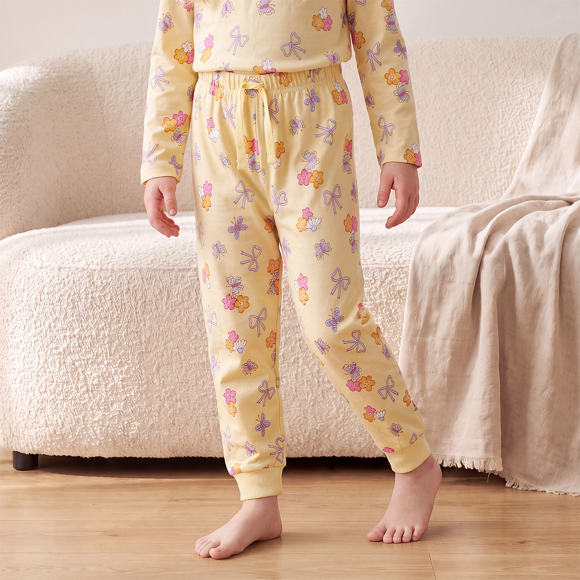 طقم بيجاما بياقة ضيقة وأكمام طويلة بطبعات زهرية من جونيورز-girls-clothing-nightwear-image-3