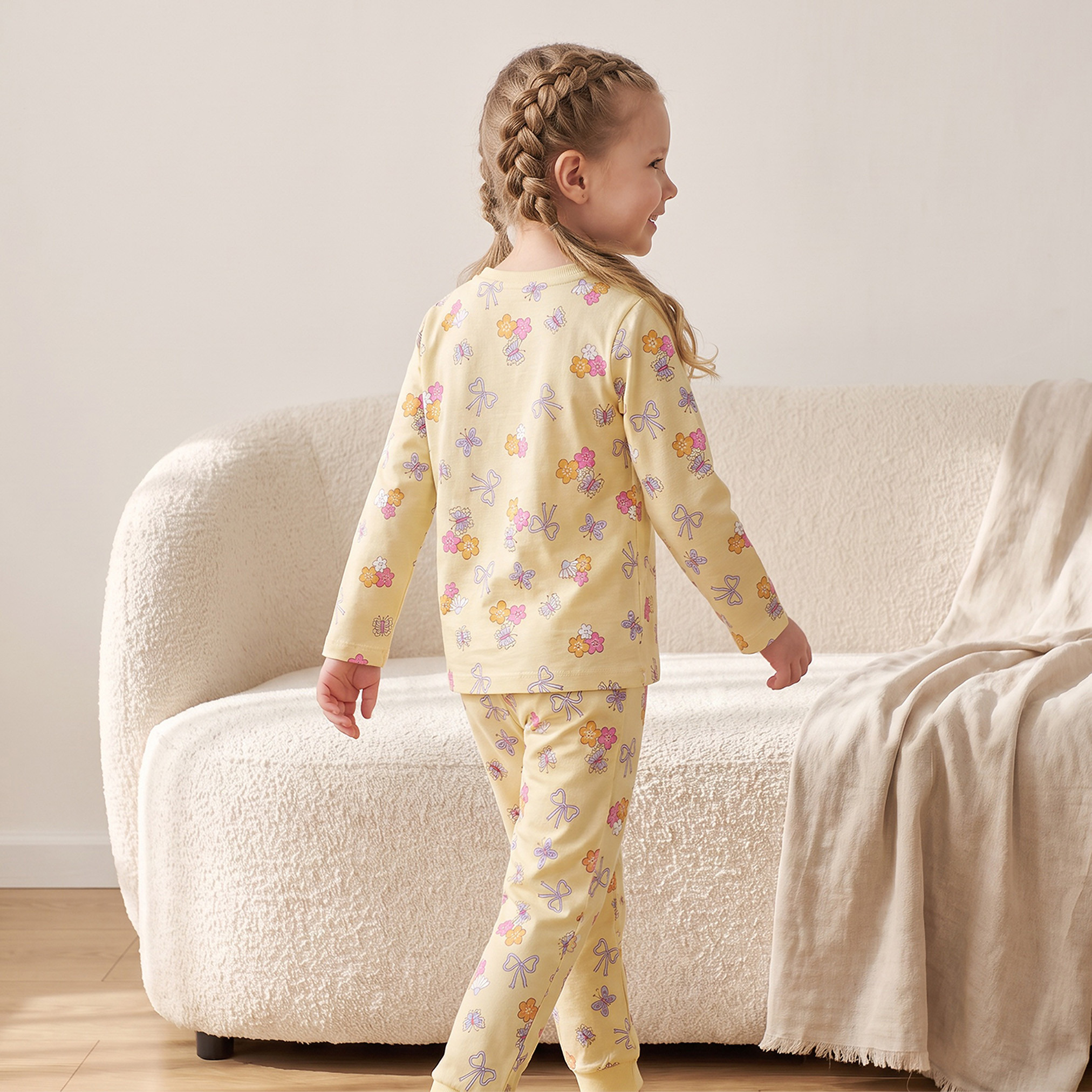 طقم بيجاما بياقة ضيقة وأكمام طويلة بطبعات زهرية من جونيورز-girls-clothing-nightwear-image-4