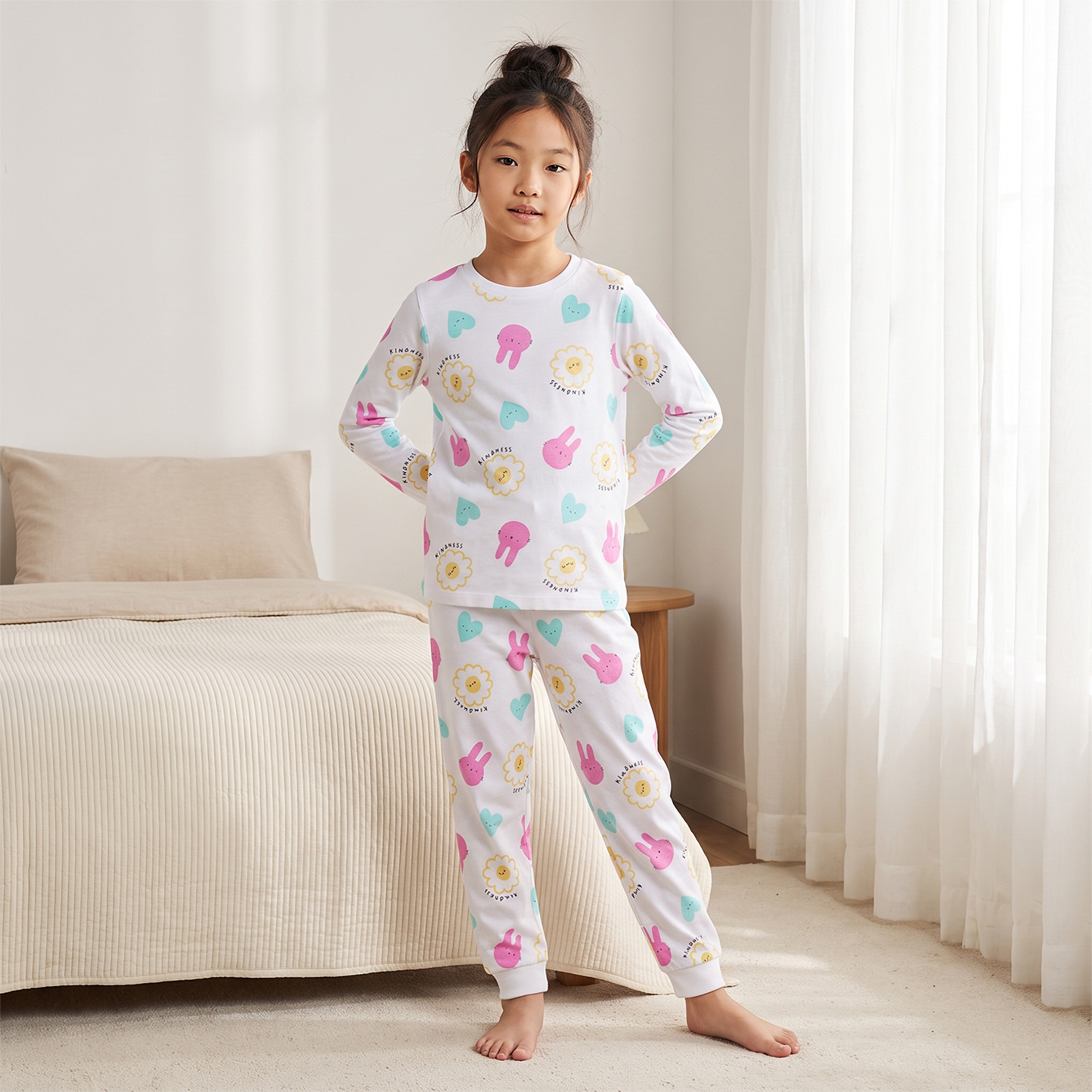 طقم بيجاما قطن بطبعات أرنب وأكمام طويلة وياقة ضيقة من جونيورز-girls-clothing-nightwear-image-1