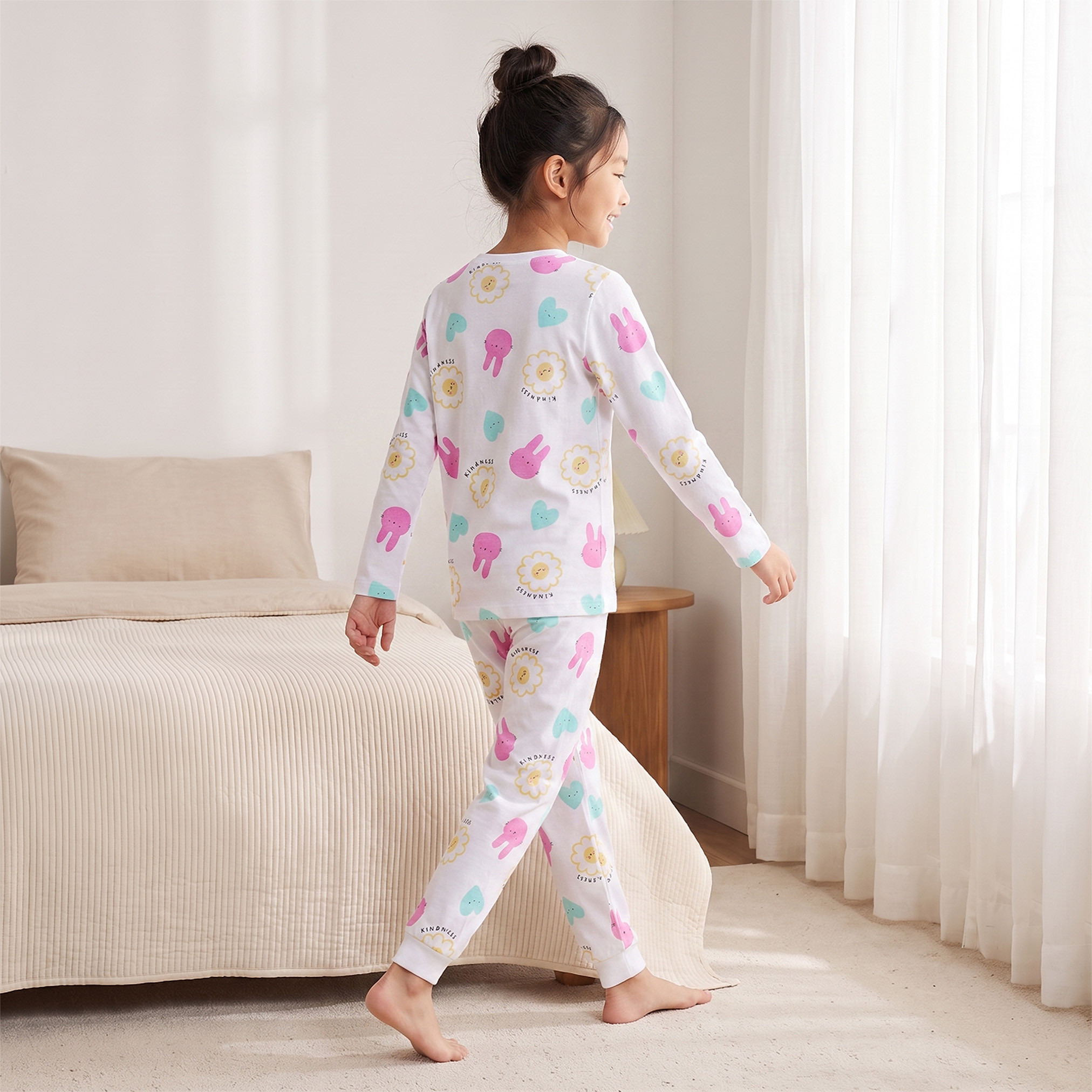 طقم بيجاما قطن بطبعات أرنب وأكمام طويلة وياقة ضيقة من جونيورز-girls-clothing-nightwear-image-4