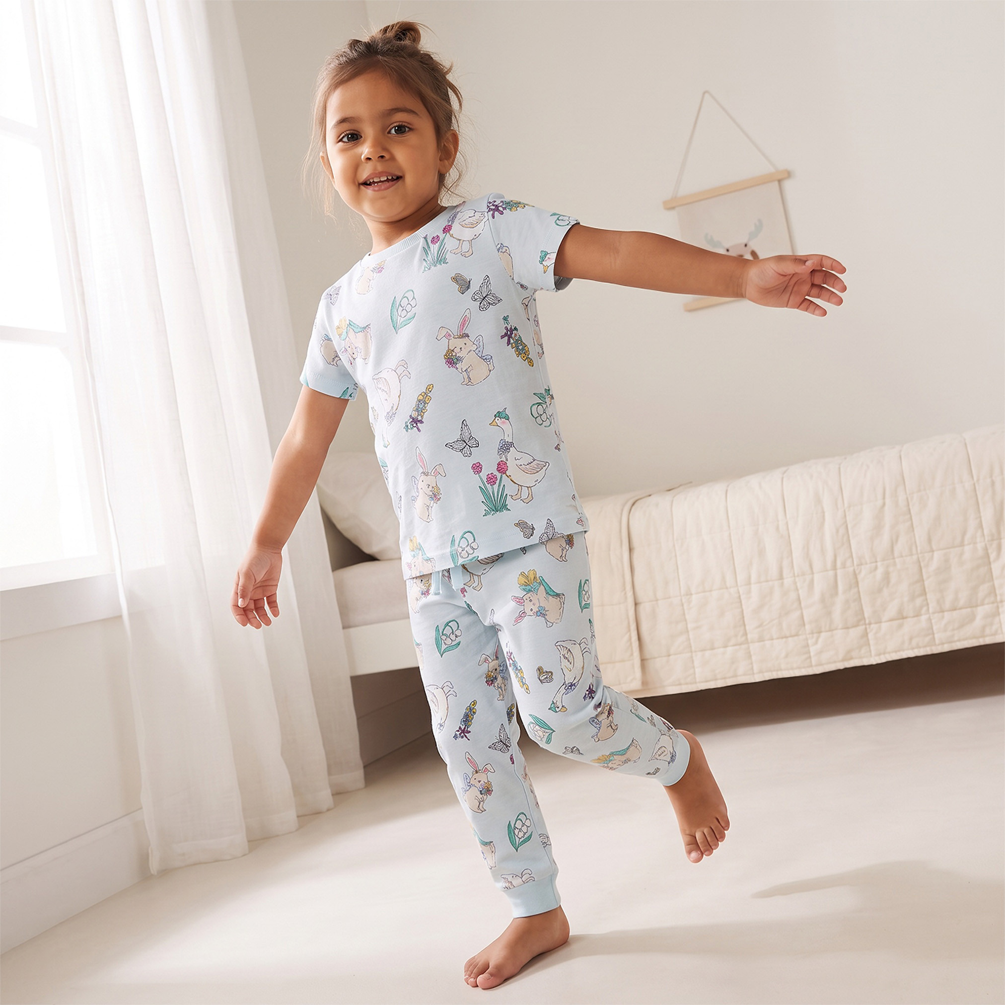 طقم بيجاما برقبة ضيقة وأكمام قصيرة وطبعات من جونيورز-girls-clothing-nightwear-image-1