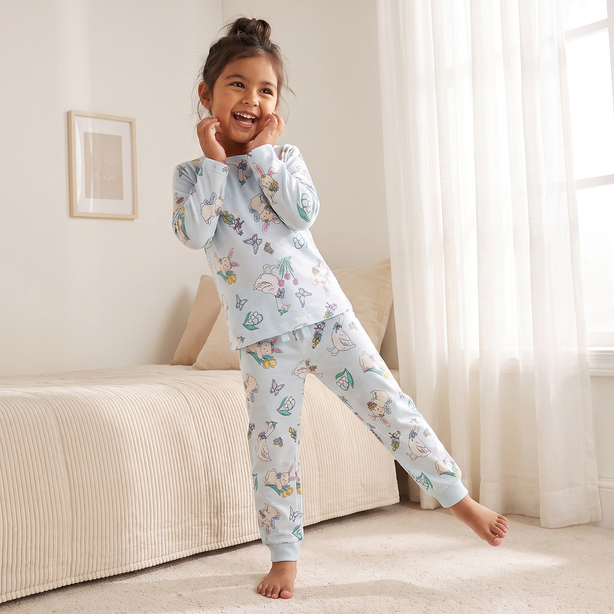 طقم بيجاما قطن بياقة ضيقة وأكمام طويلة بطبعات متنوعة من جونيورز - عبوة من 3 قطع-girls-clothing-nightwear-image-2