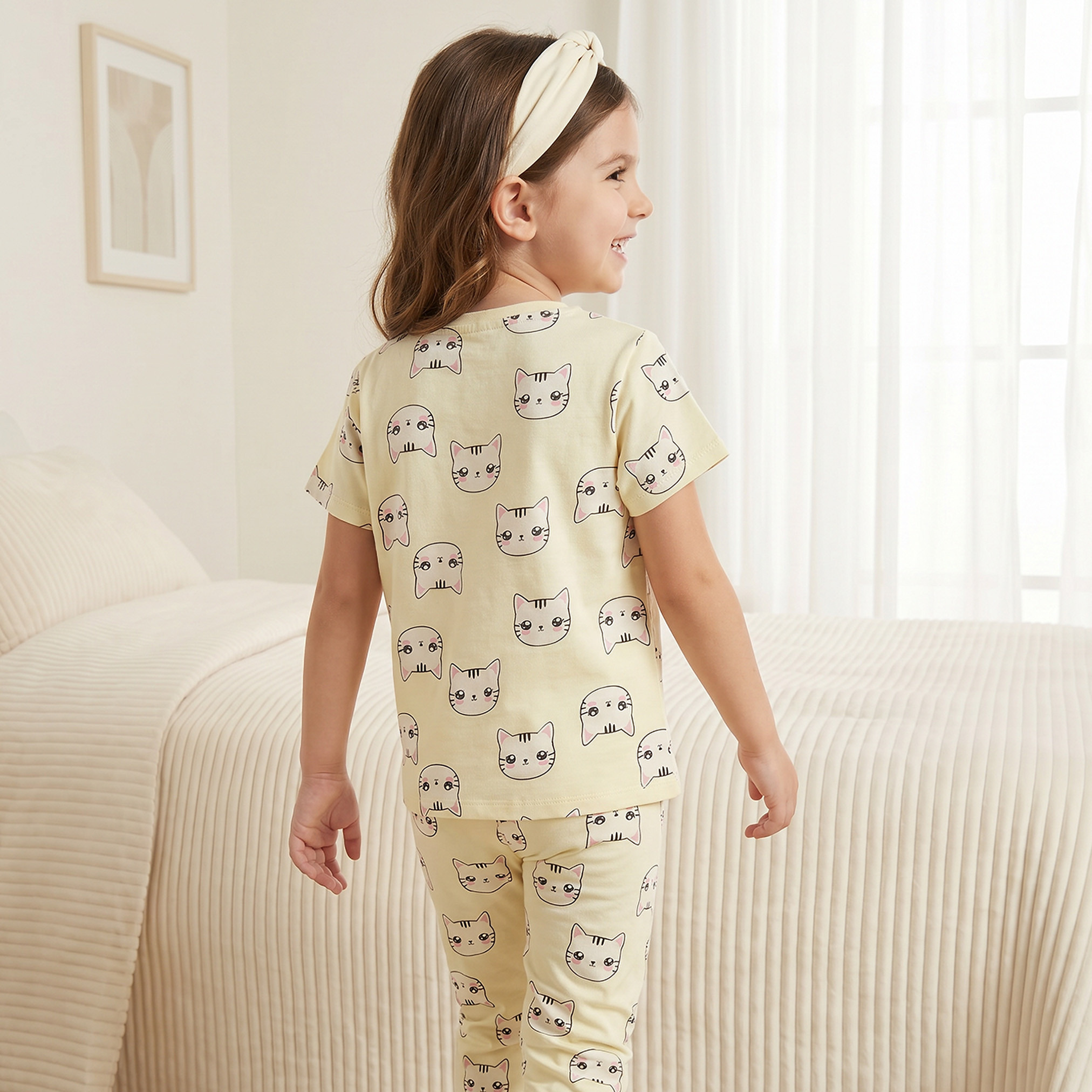 طقم بيجاما قطن بطبعات قطة وياقة ضيقة وأكمام قصيرة من جونيورز-girls-clothing-nightwear-image-4