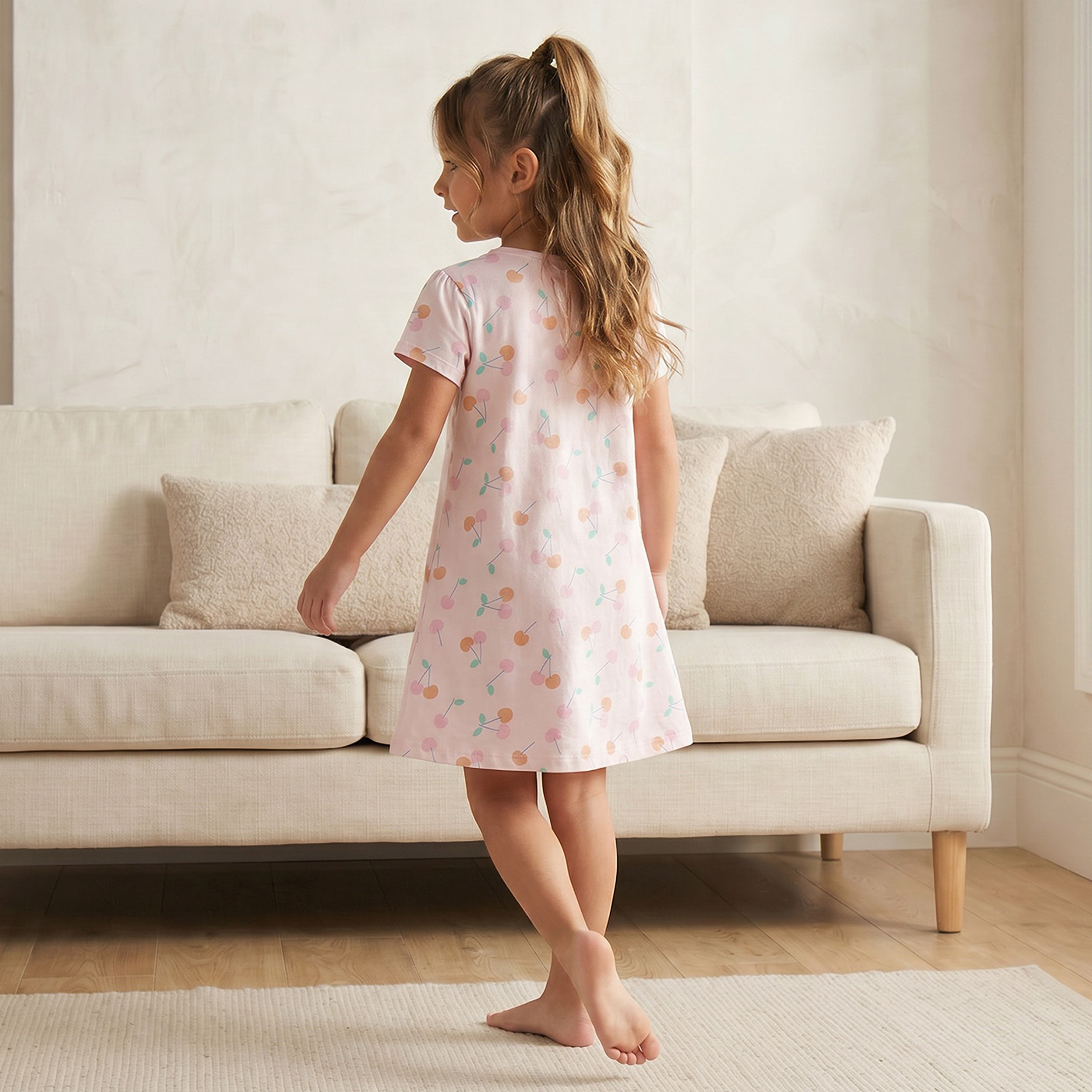 قميص نوم قطن بياقة دائرية وأكمام قصيرة بطبعة كرز من جونيورز-girls-clothing-nightwear-image-3