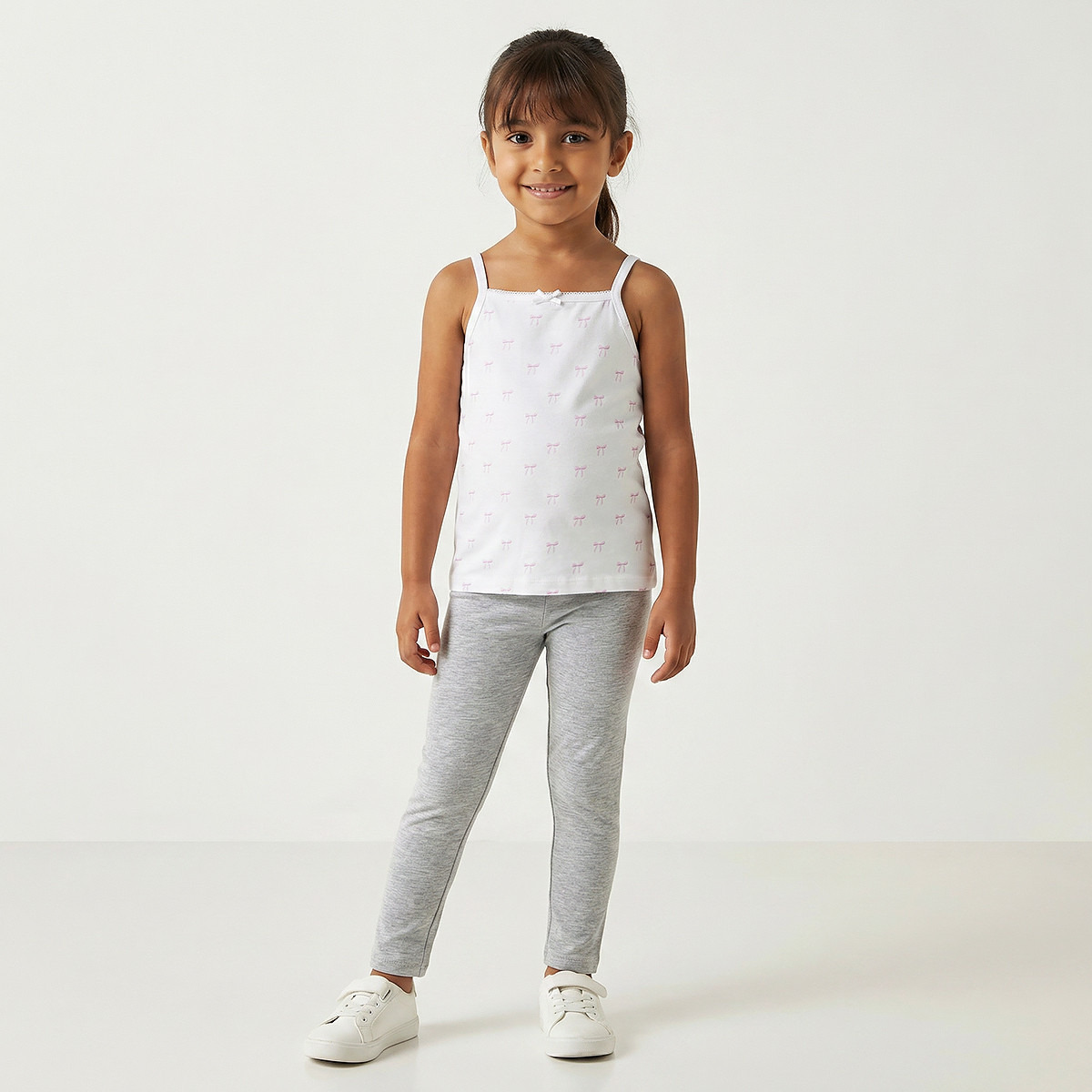 فيستات قطن برقبة مربعة وطبعات متنوعة من جونيورز - عبوة من 7 قطع-girls-clothing-innerwear-vests-image-11