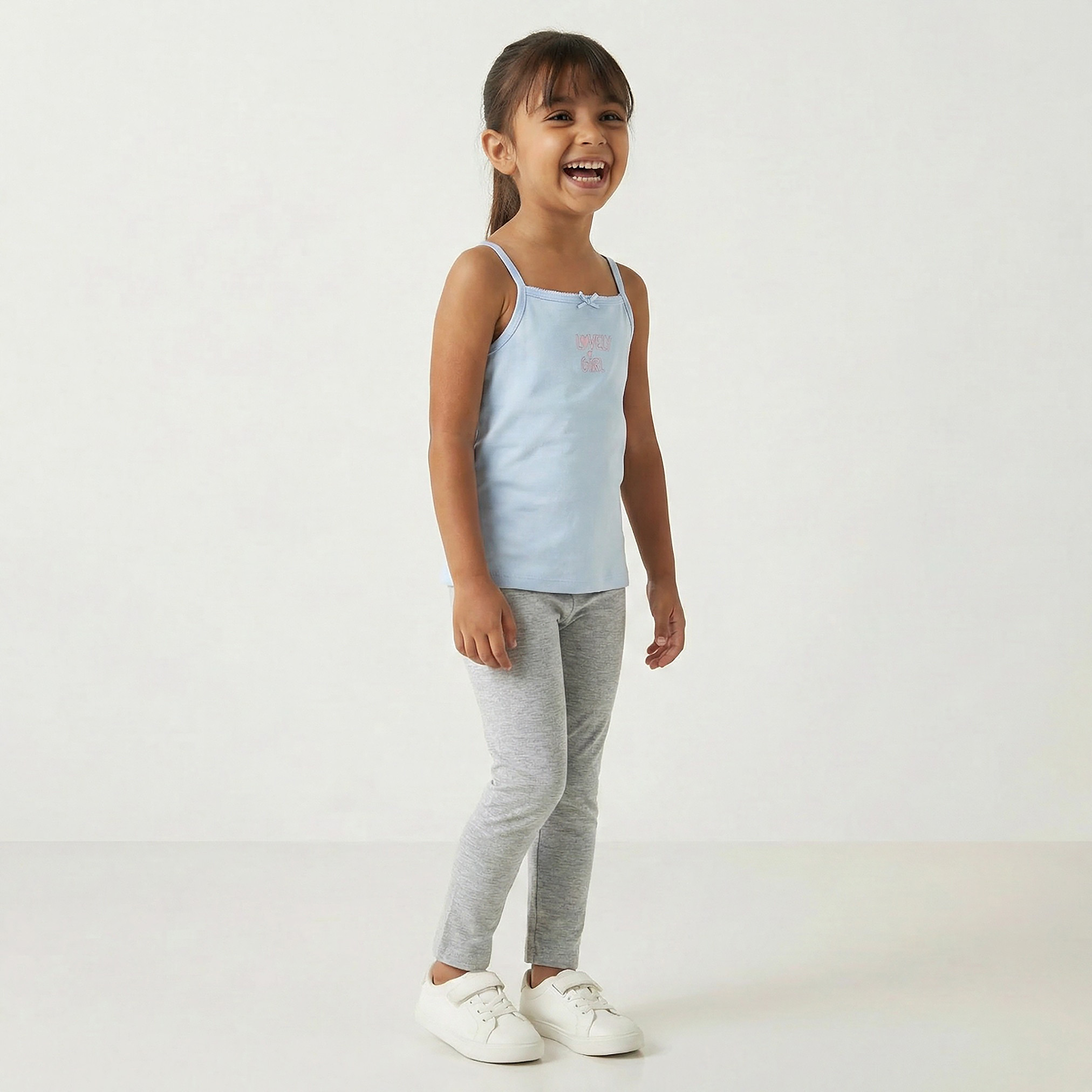 فيستات قطن برقبة مربعة وطبعات متنوعة من جونيورز - عبوة من 7 قطع-girls-clothing-innerwear-vests-image-2