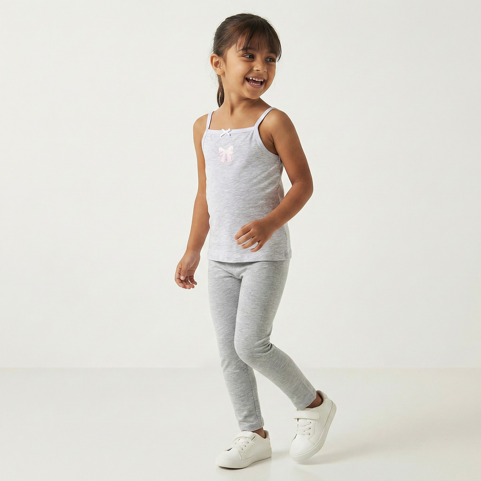 فيستات قطن برقبة مربعة وطبعات متنوعة من جونيورز - عبوة من 7 قطع-girls-clothing-innerwear-vests-image-3
