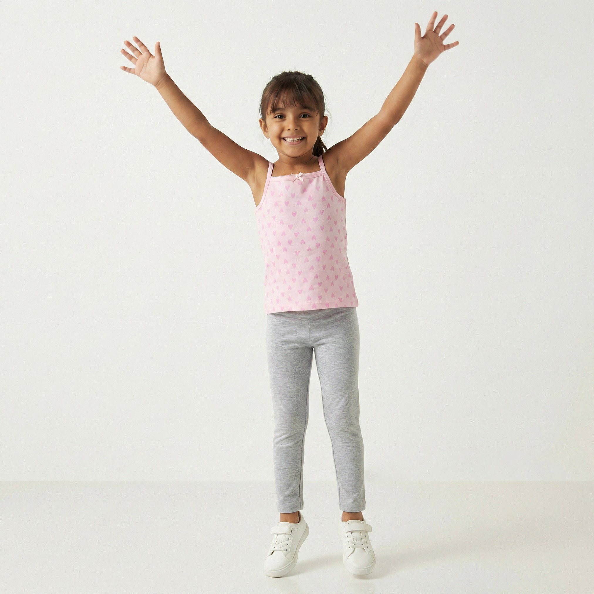 فيستات قطن برقبة مربعة وطبعات متنوعة من جونيورز - عبوة من 7 قطع-girls-clothing-innerwear-vests-image-4