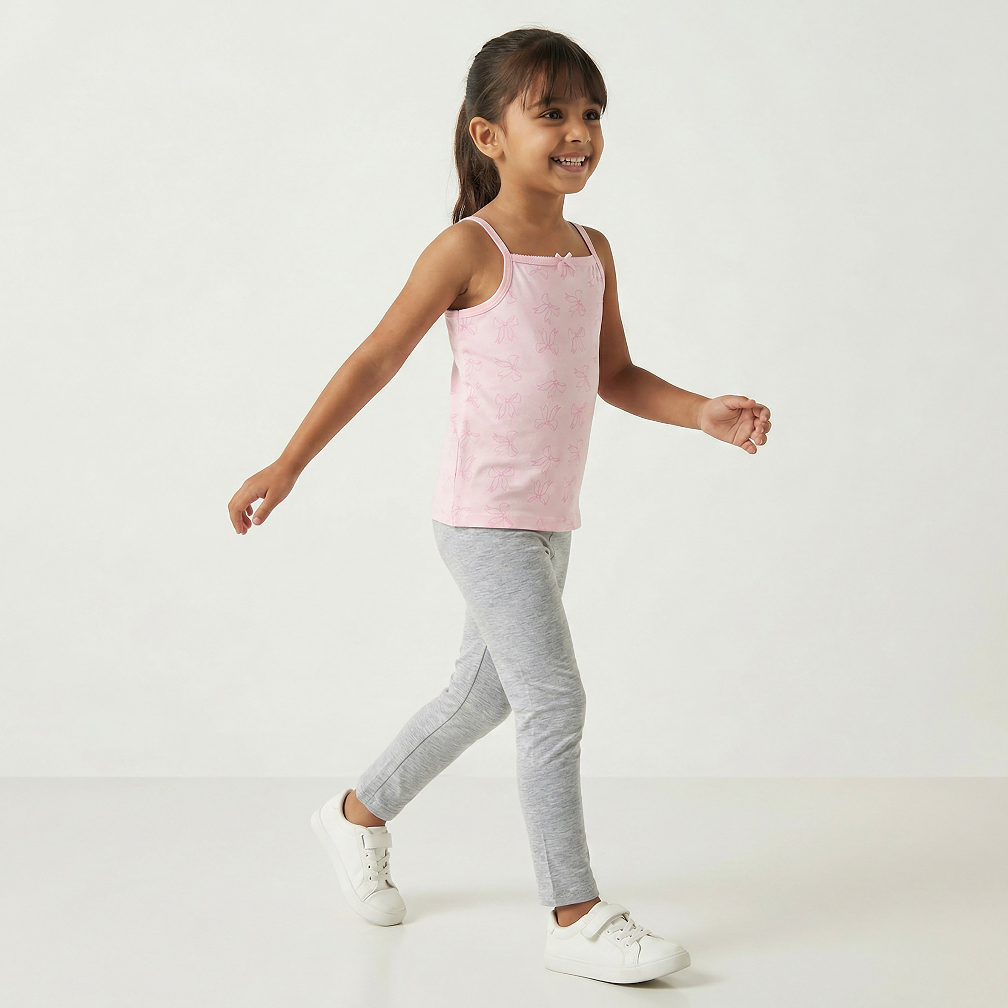 فيستات قطن برقبة مربعة وطبعات متنوعة من جونيورز - عبوة من 7 قطع-girls-clothing-innerwear-vests-image-5