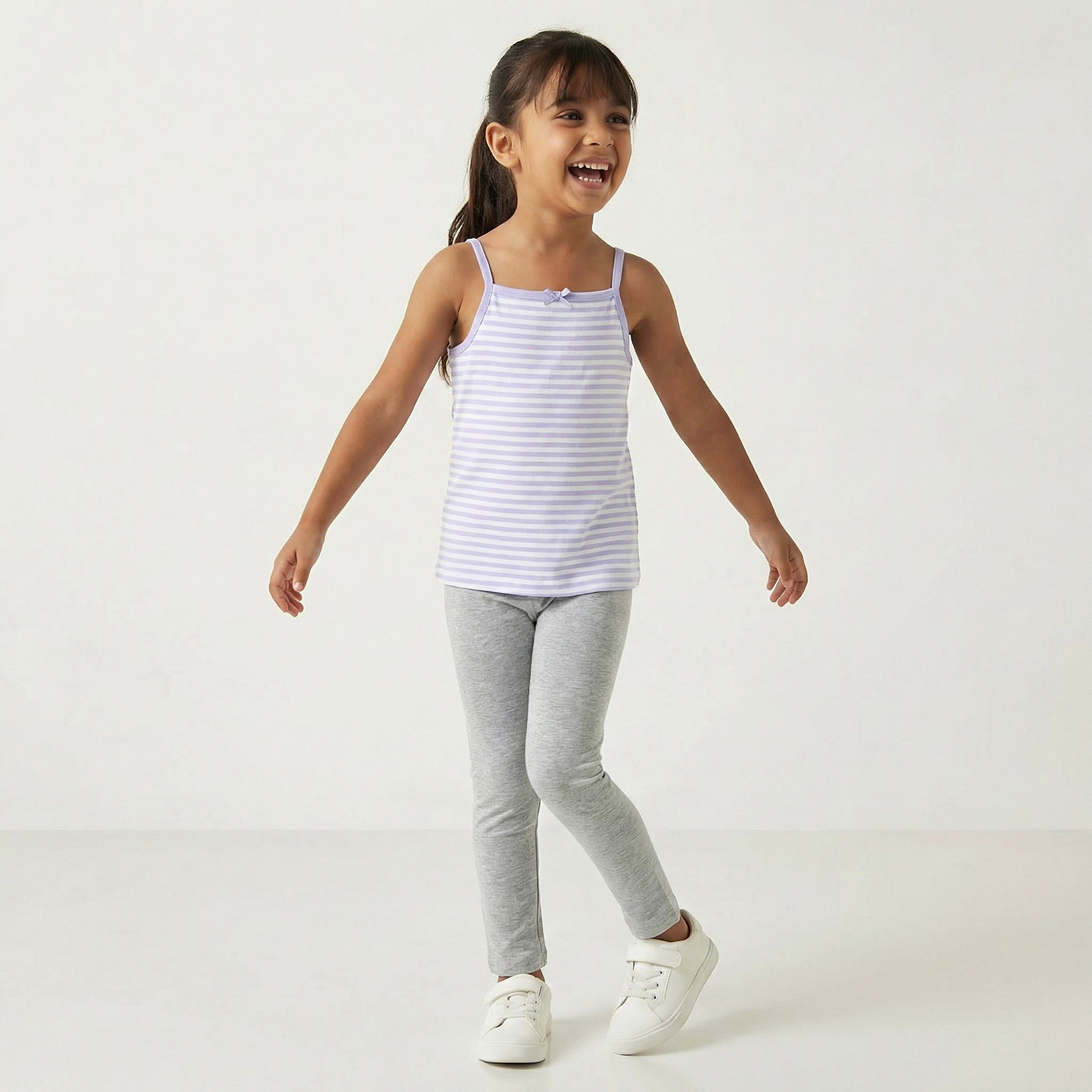 فيستات قطن برقبة مربعة وطبعات متنوعة من جونيورز - عبوة من 7 قطع-girls-clothing-innerwear-vests-image-6