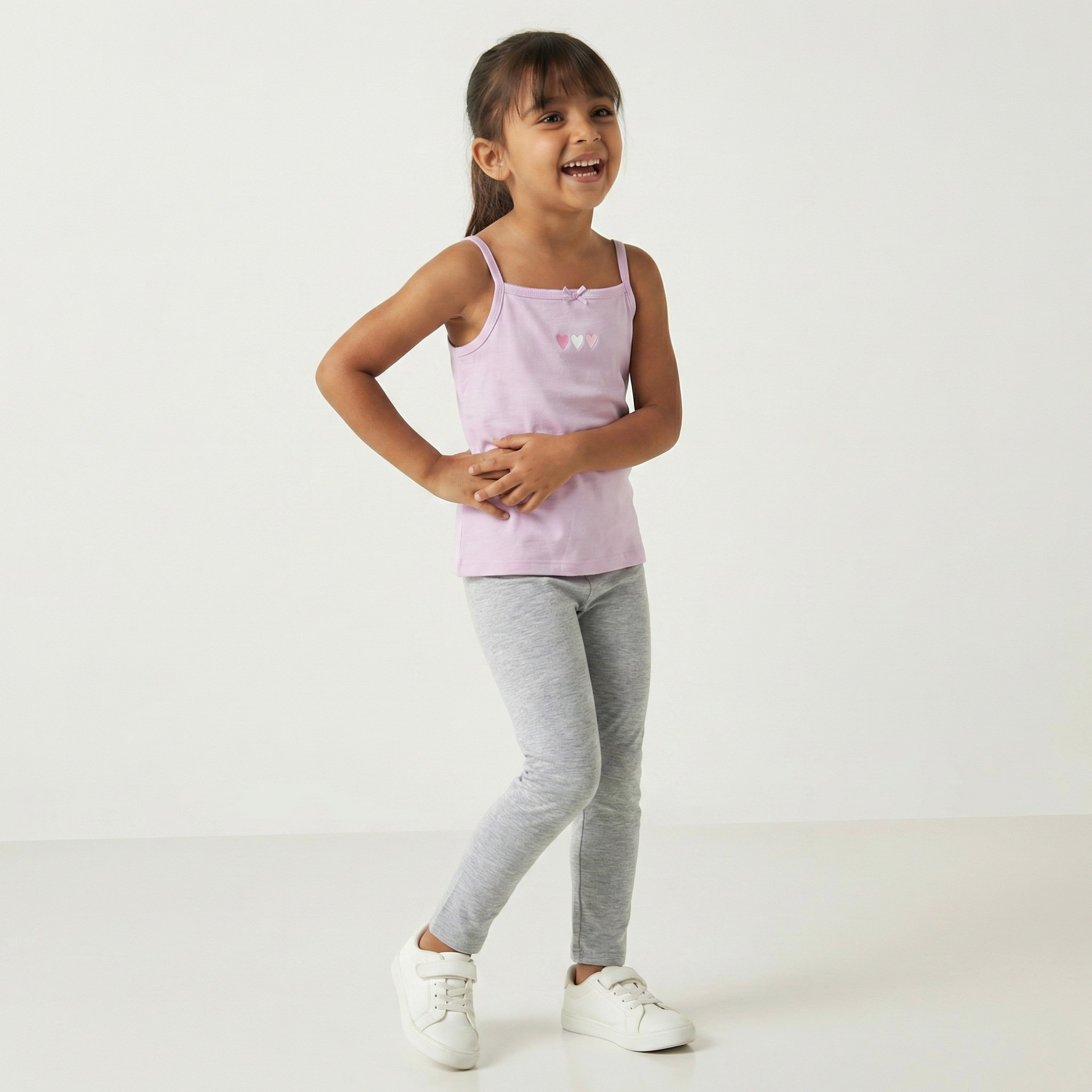 فيستات قطن برقبة مربعة وطبعات متنوعة من جونيورز - عبوة من 7 قطع-girls-clothing-innerwear-vests-image-7