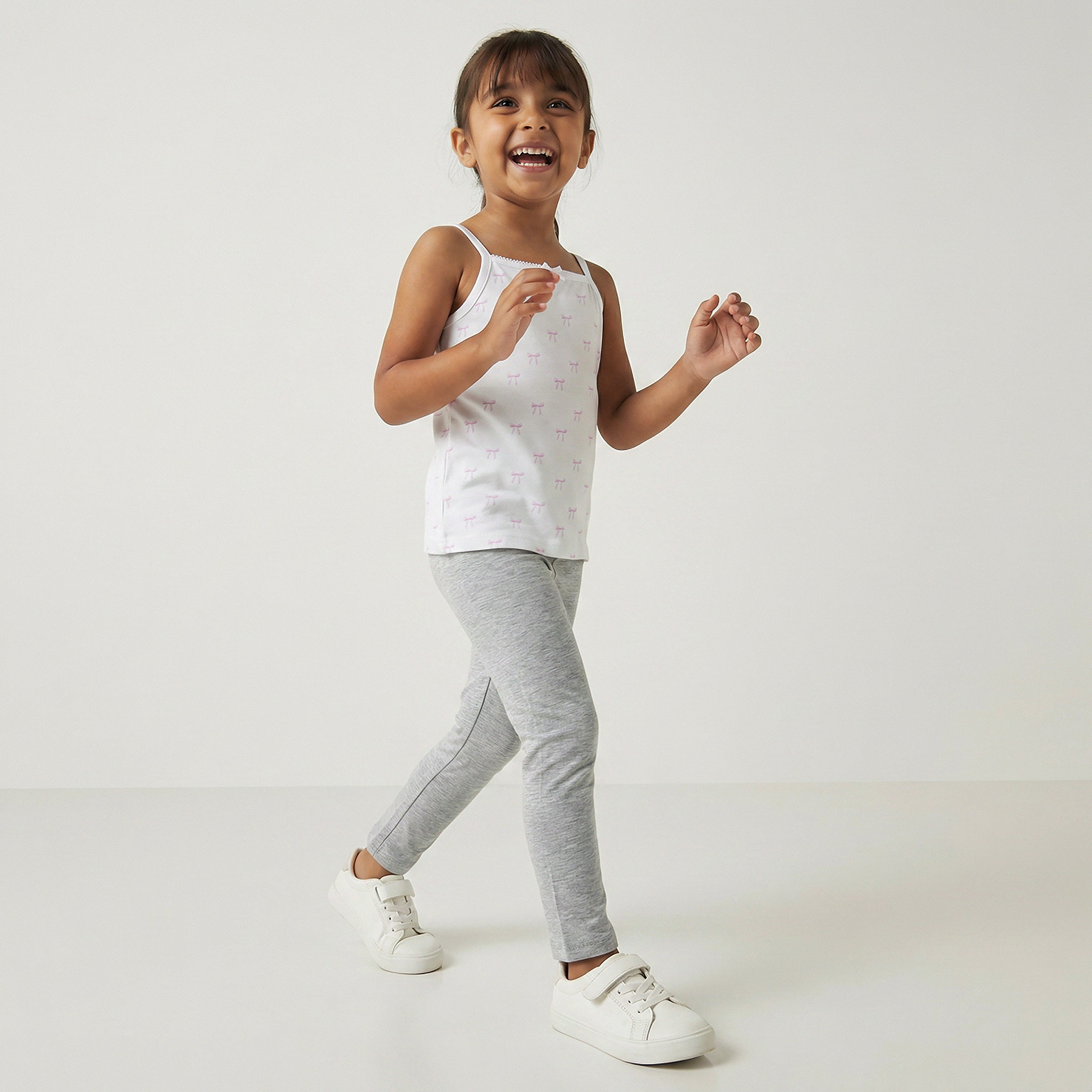 فيستات قطن برقبة مربعة وطبعات متنوعة من جونيورز - عبوة من 7 قطع-girls-clothing-innerwear-vests-image-8