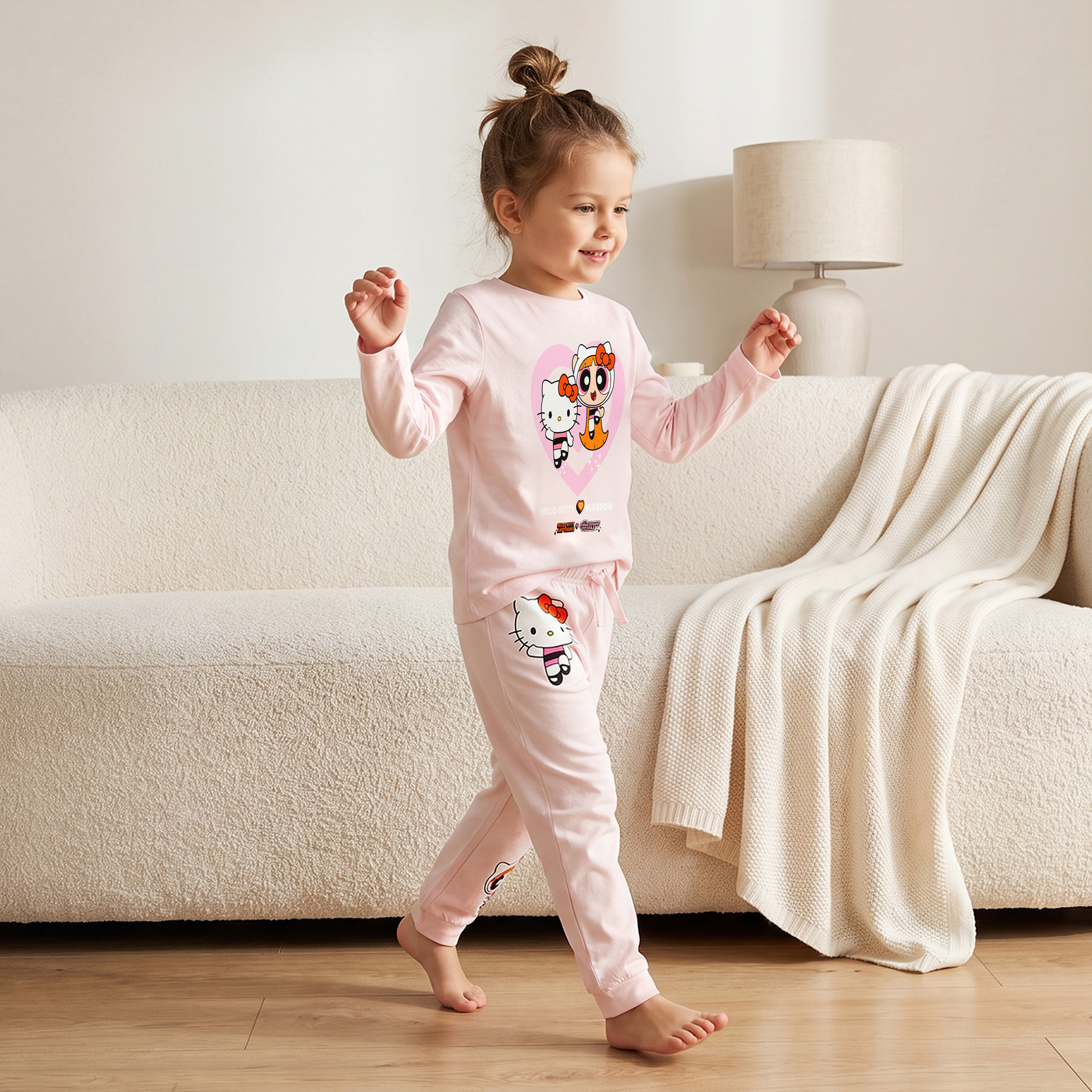 طقم بيجاما قطن بياقة مستديرة وأكمام طويلة وطبعات هيلو كيتي من سانريو-girls-clothing-nightwear-image-1
