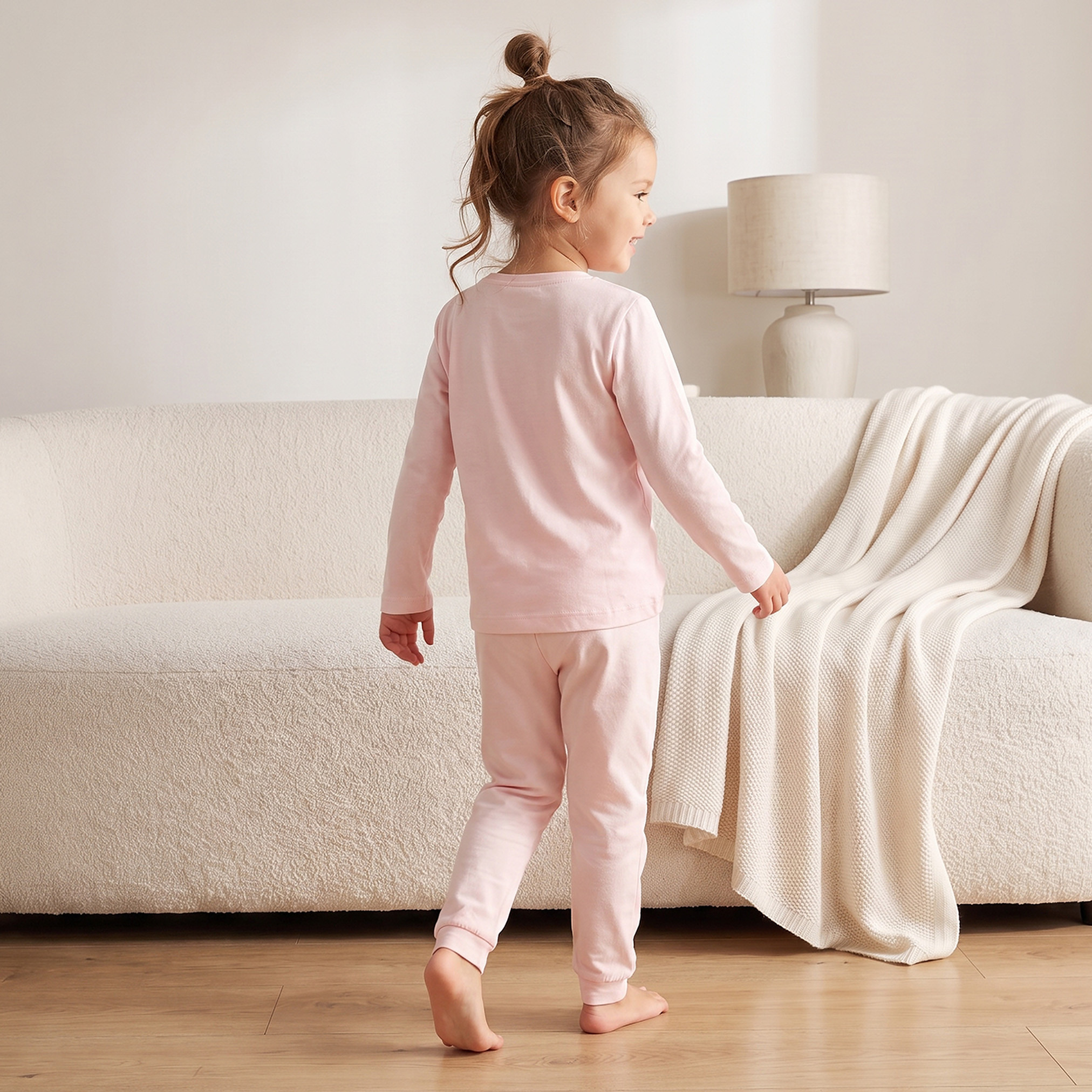 طقم بيجاما قطن بياقة مستديرة وأكمام طويلة وطبعات هيلو كيتي من سانريو-girls-clothing-nightwear-image-4