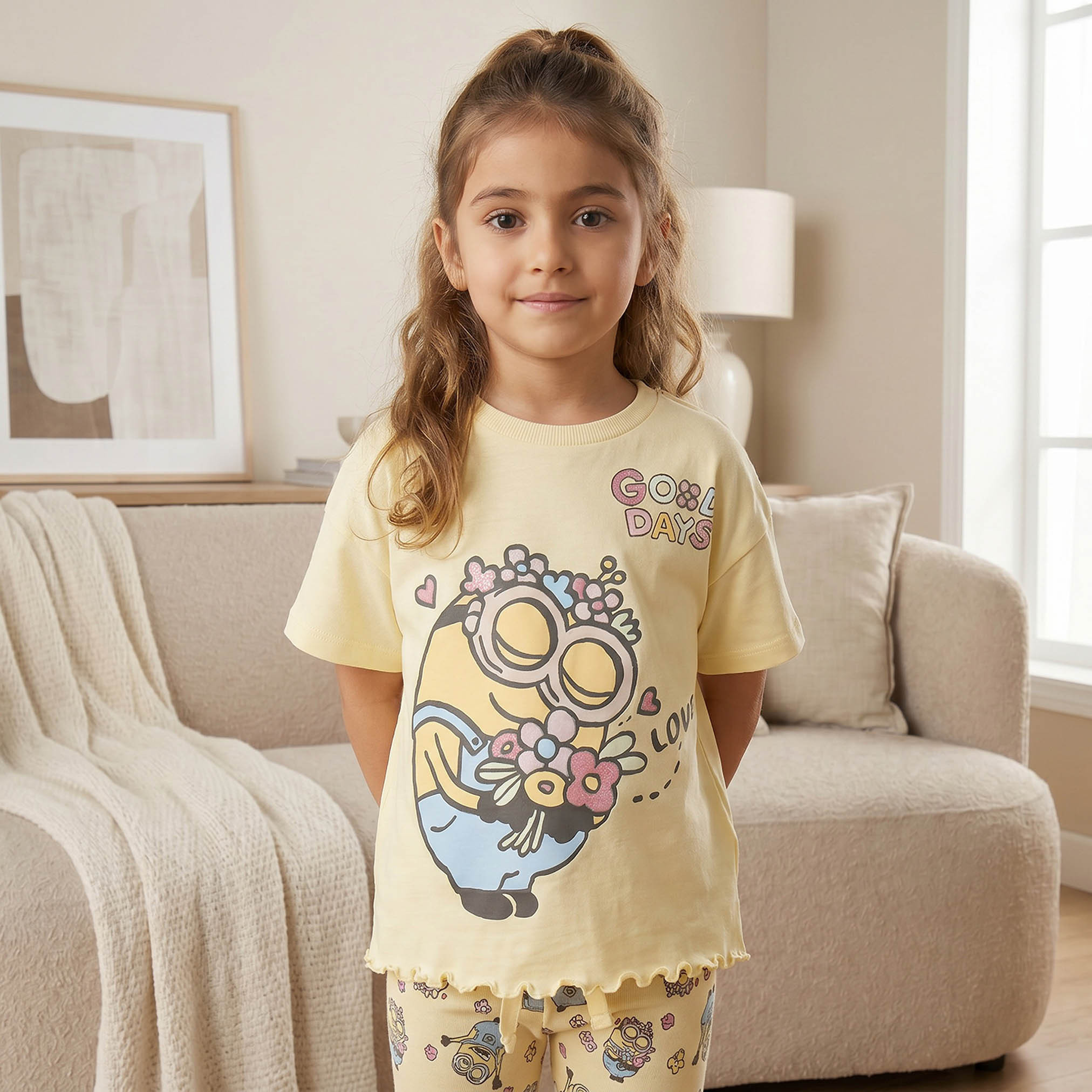 طقم بيجاما قطن بياقة ضيقة وأكمام قصيرة وطبعات مينيونز-girls-clothing-nightwear-image-2
