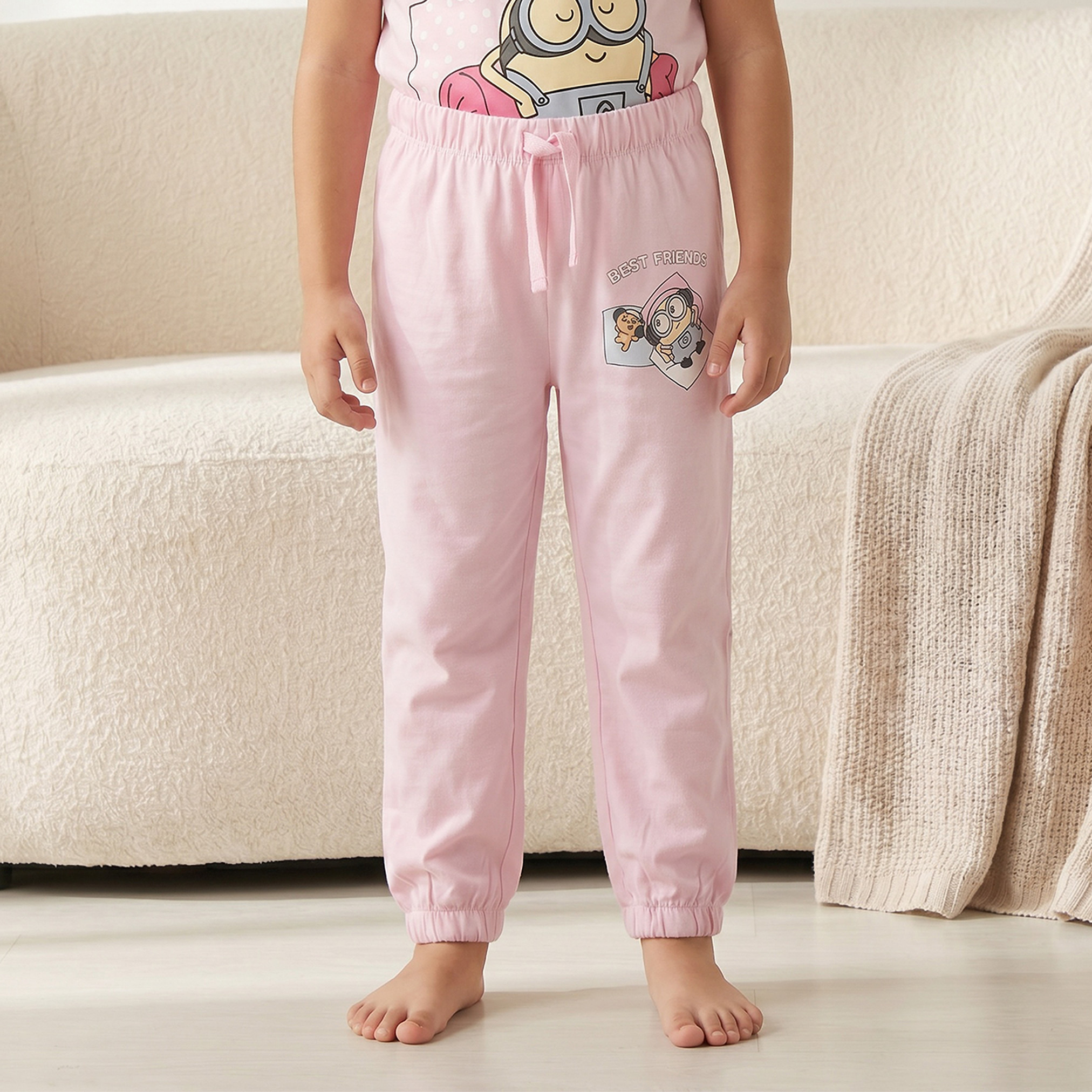 طقم بيجاما قطنية بياقة دائرية وأكمام قصيرة للبنات بطبعة مينيونز-girls-clothing-nightwear-image-3