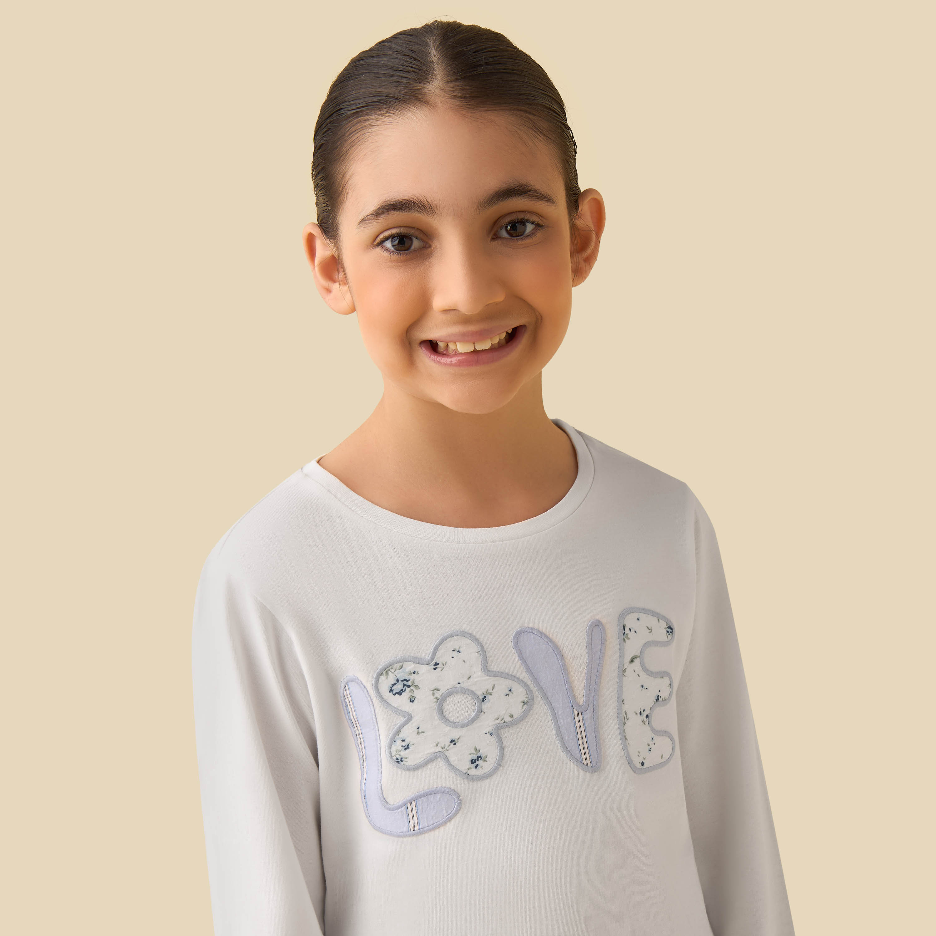 Juniors Cotton Round Neck Long Sleeves Pyjama Set with Applique Detail-girls-clothing-nightwear-image-5