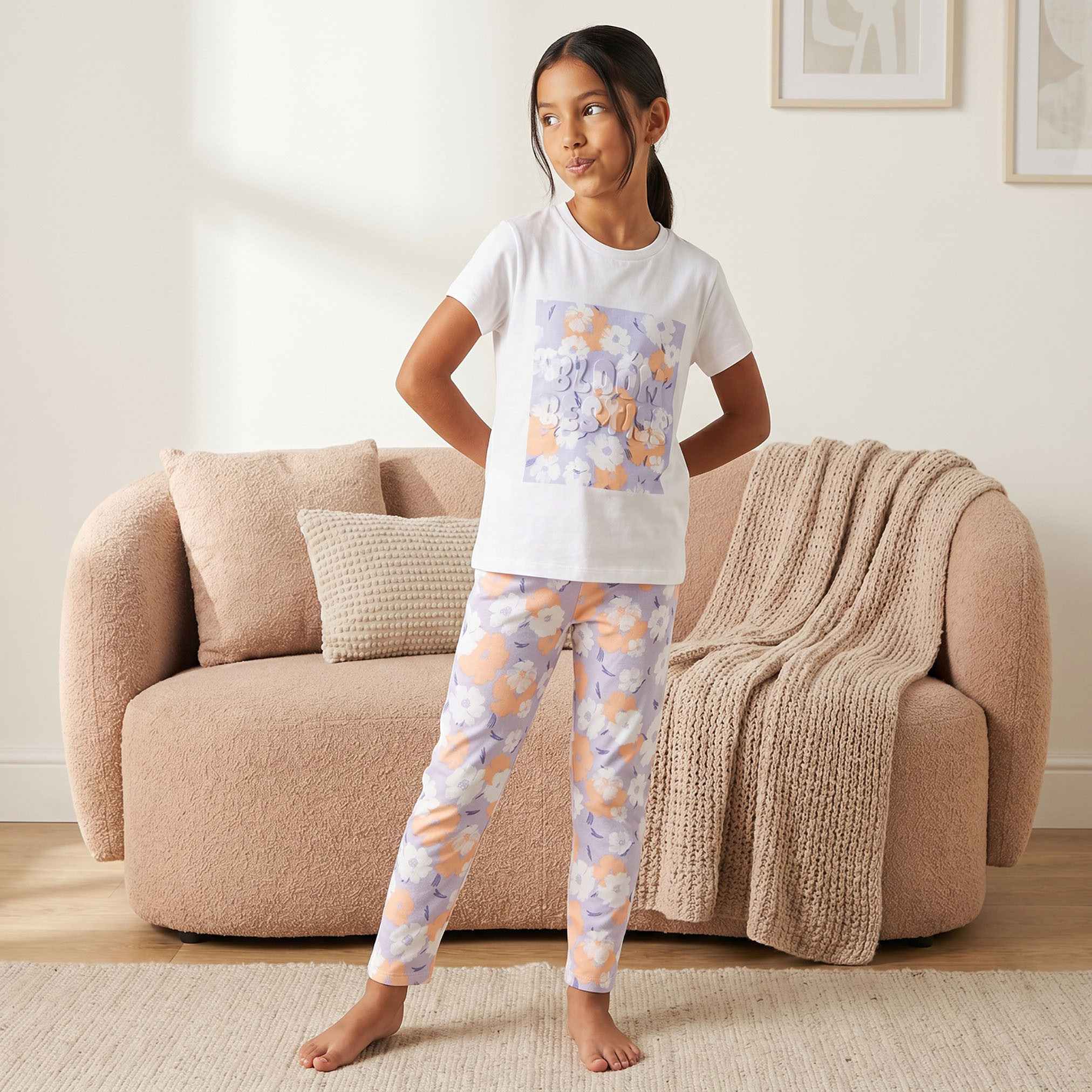 طقم بيجاما قطن بطبعات أزهار وياقة ضيقة وأكمام قصيرة من جونيورز-girls-clothing-nightwear-image-1