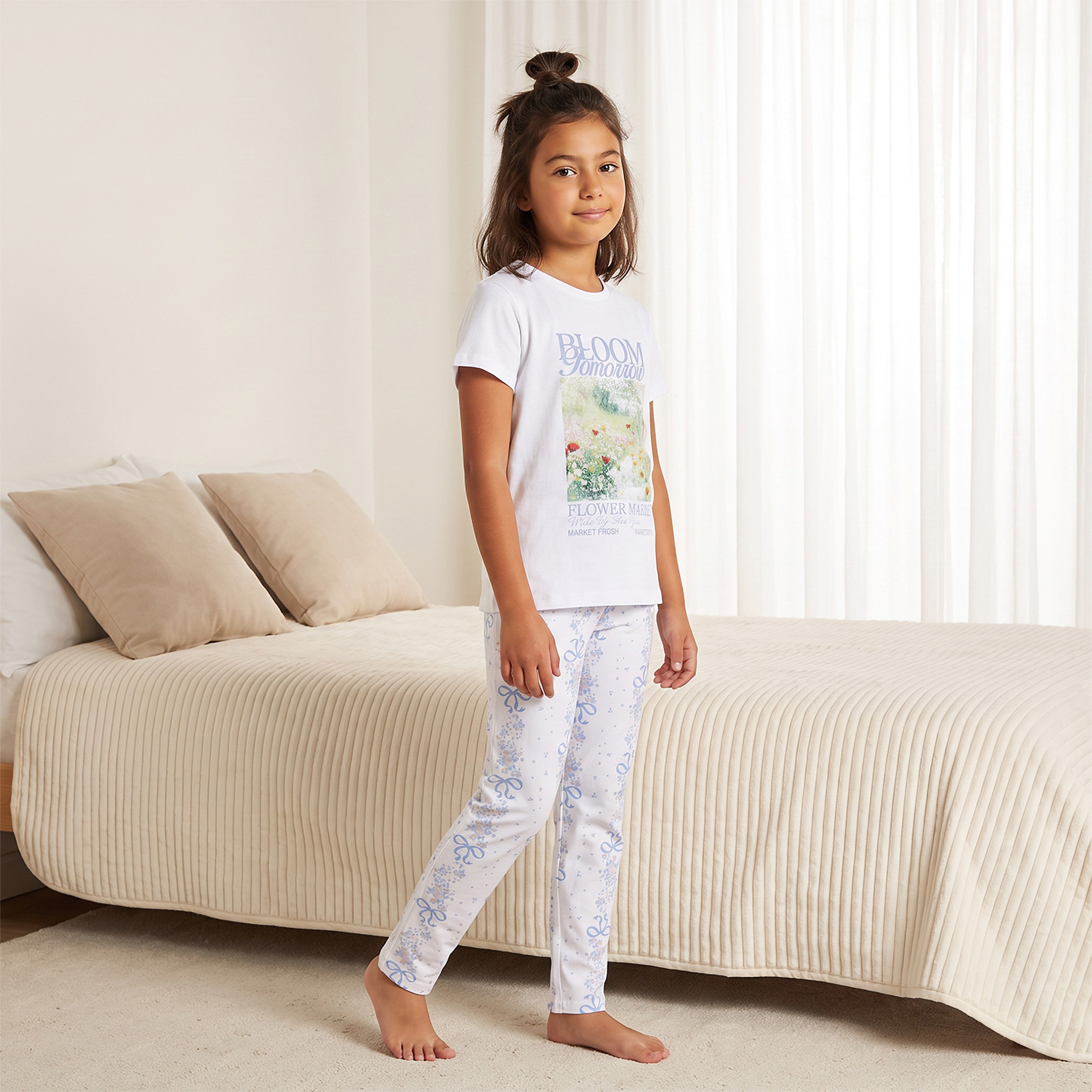 طقم بيجاما بياقة مستديرة وأكمام قصيرة بطبعة زهور من جونيورز-girls-clothing-nightwear-image-1