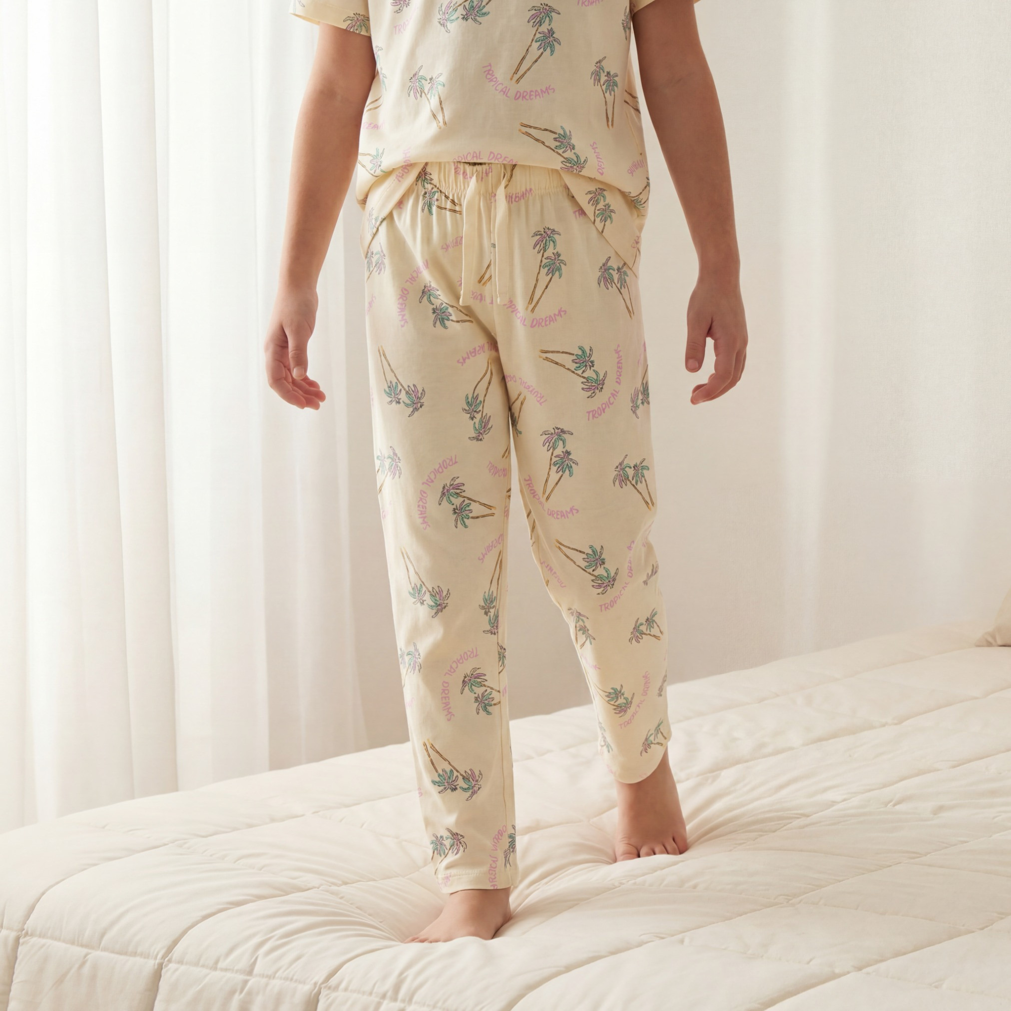 طقم بيجاما قطني بياقة مستديرة وأكمام قصيرة بطبعة زهور من جونيورز - 3 قطع-girls-clothing-nightwear-image-6