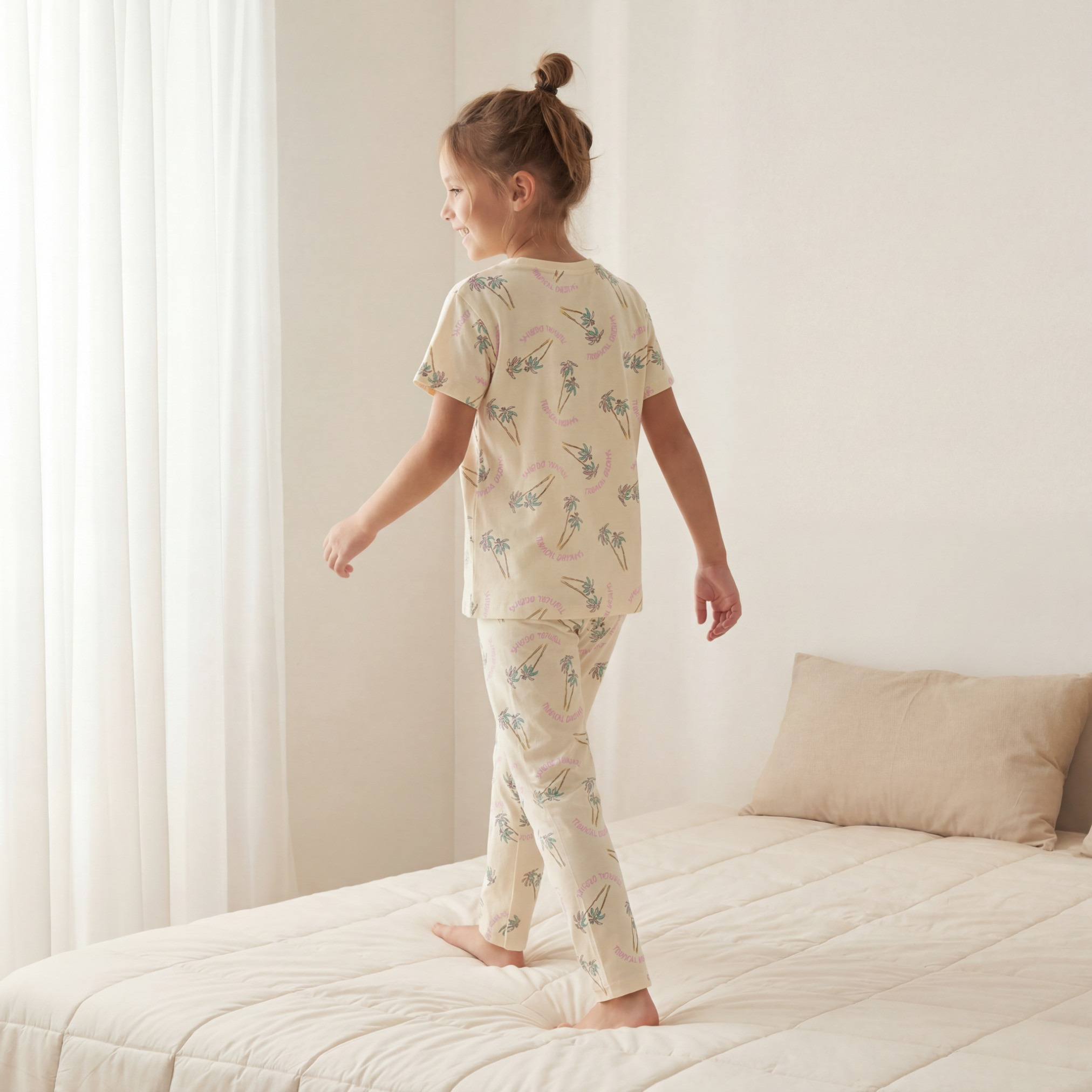 طقم بيجاما قطني بياقة مستديرة وأكمام قصيرة بطبعة زهور من جونيورز - 3 قطع-girls-clothing-nightwear-image-7
