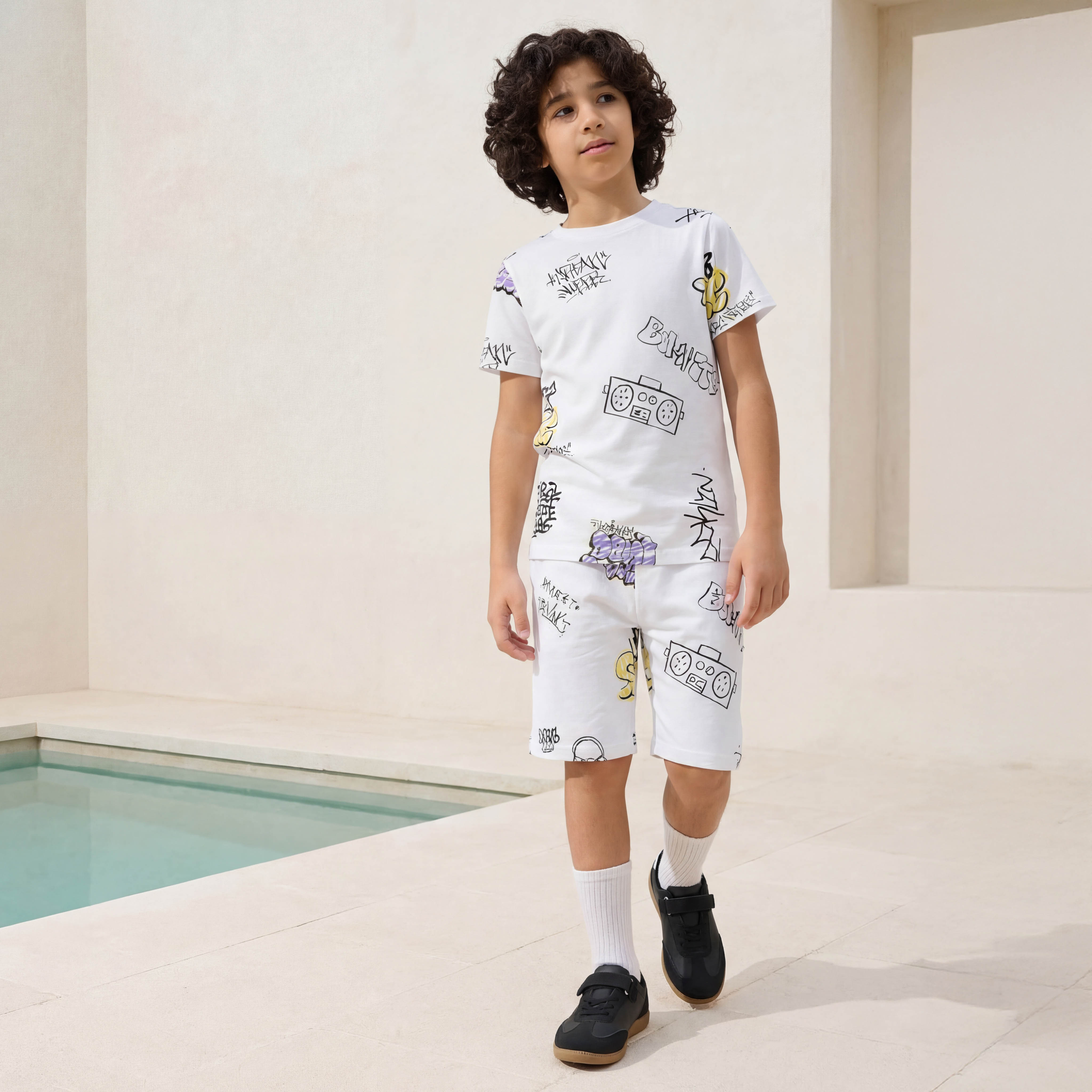 تيشيرت بأكمام قصيرة وياقة ضيقة وطبعات من جونيورز-boys-clothing-tshirtsandpolos-image-1