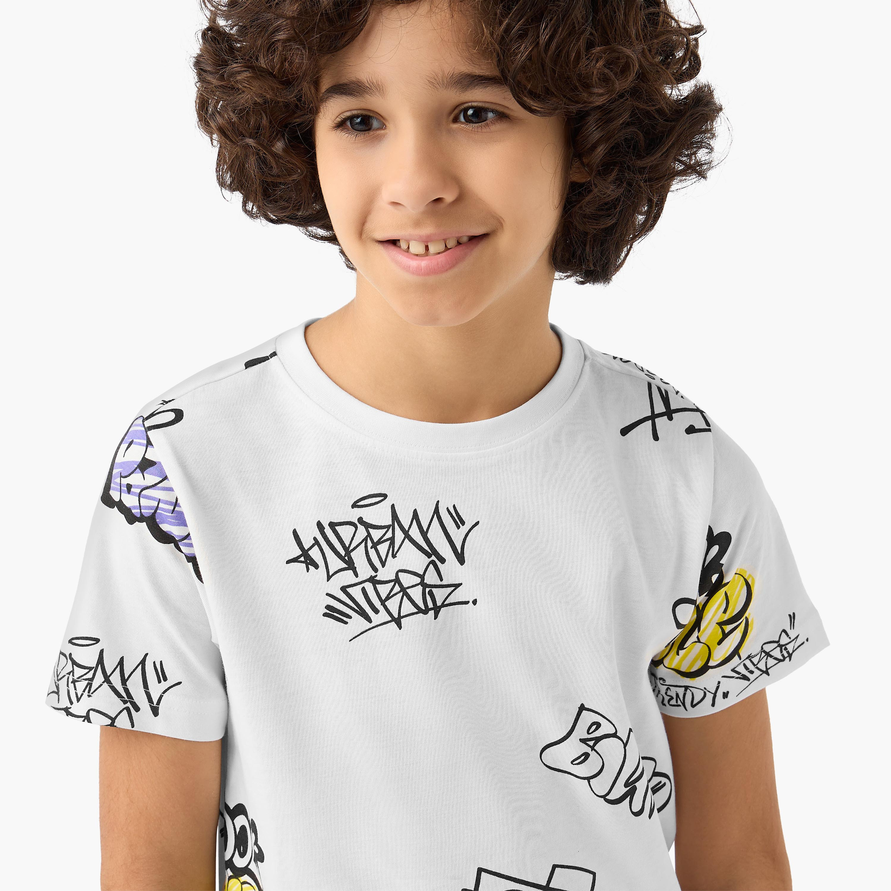 تيشيرت بأكمام قصيرة وياقة ضيقة وطبعات من جونيورز-boys-clothing-tshirtsandpolos-image-4