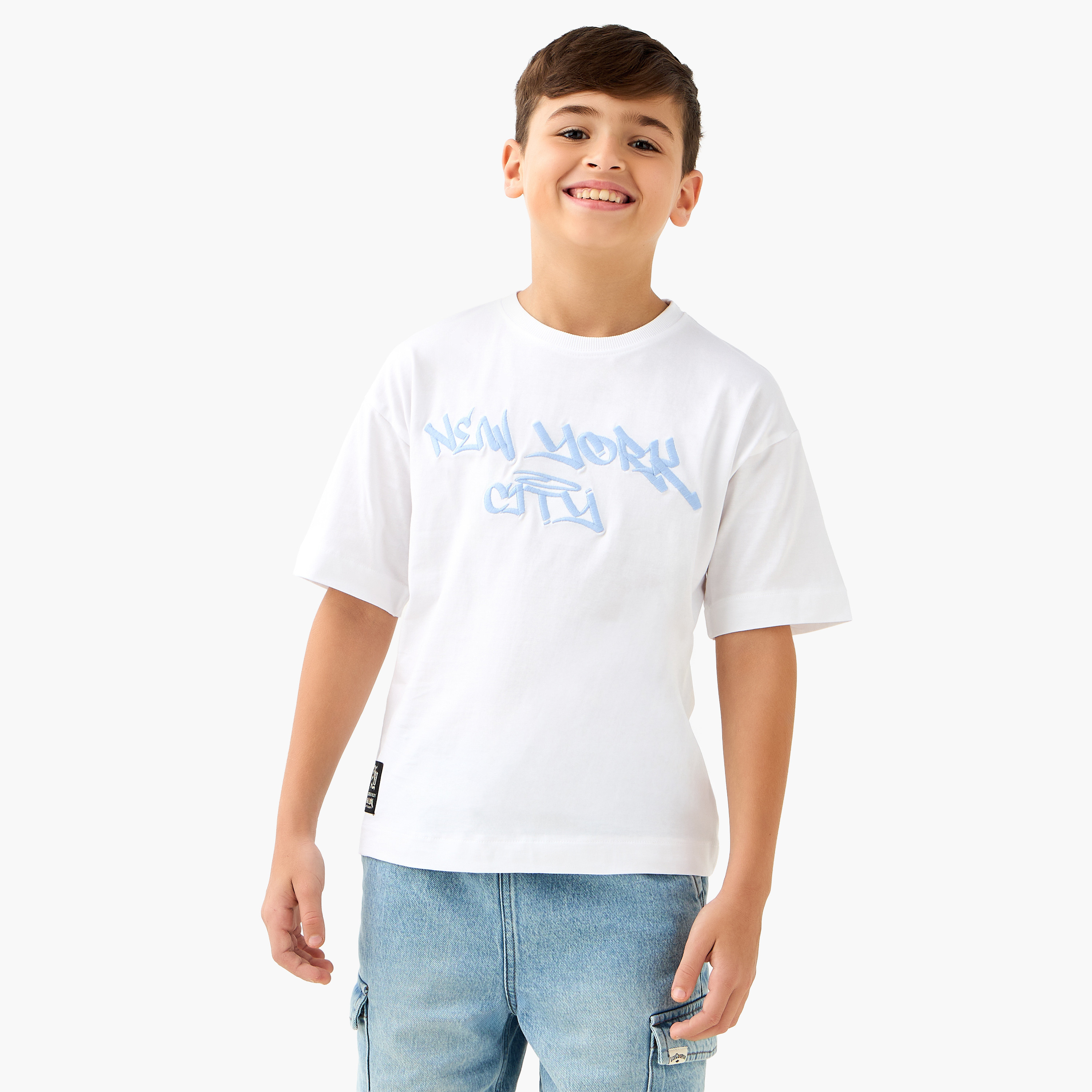 تيشيرت بياقة مستديرة وأكمام قصيرة بتطريز نيويورك سيتي من جونيورز-boys-clothing-tshirtsandpolos-image-1
