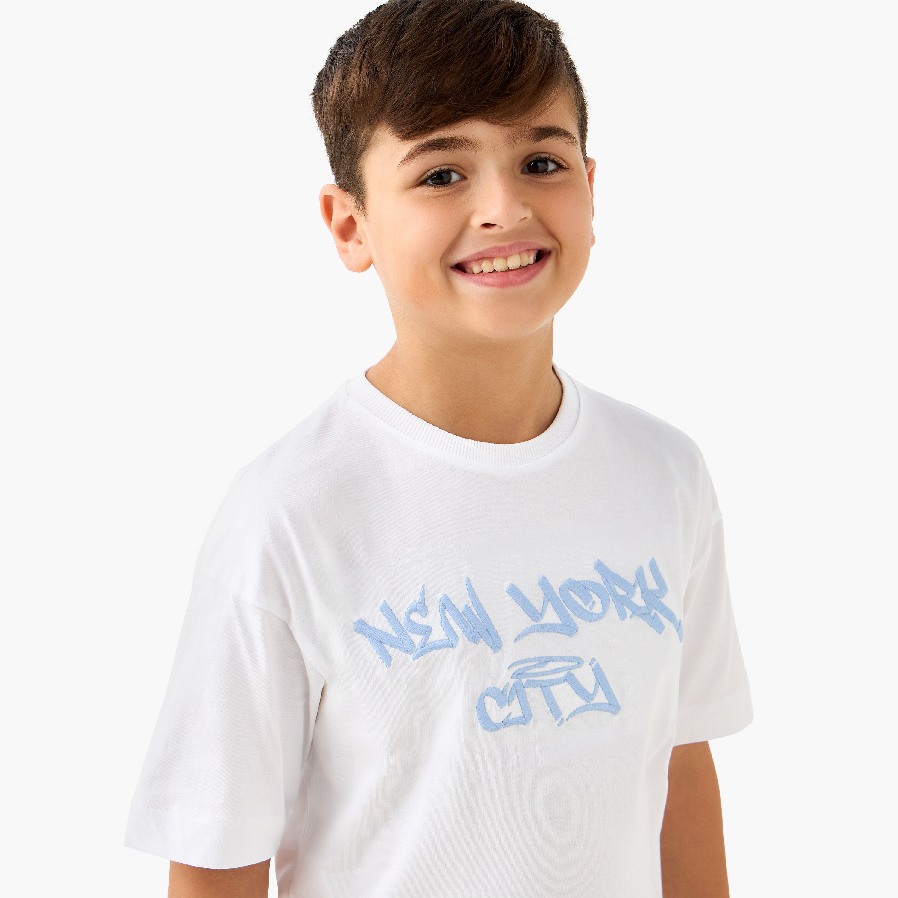 تيشيرت بياقة مستديرة وأكمام قصيرة بتطريز نيويورك سيتي من جونيورز-boys-clothing-tshirtsandpolos-image-4