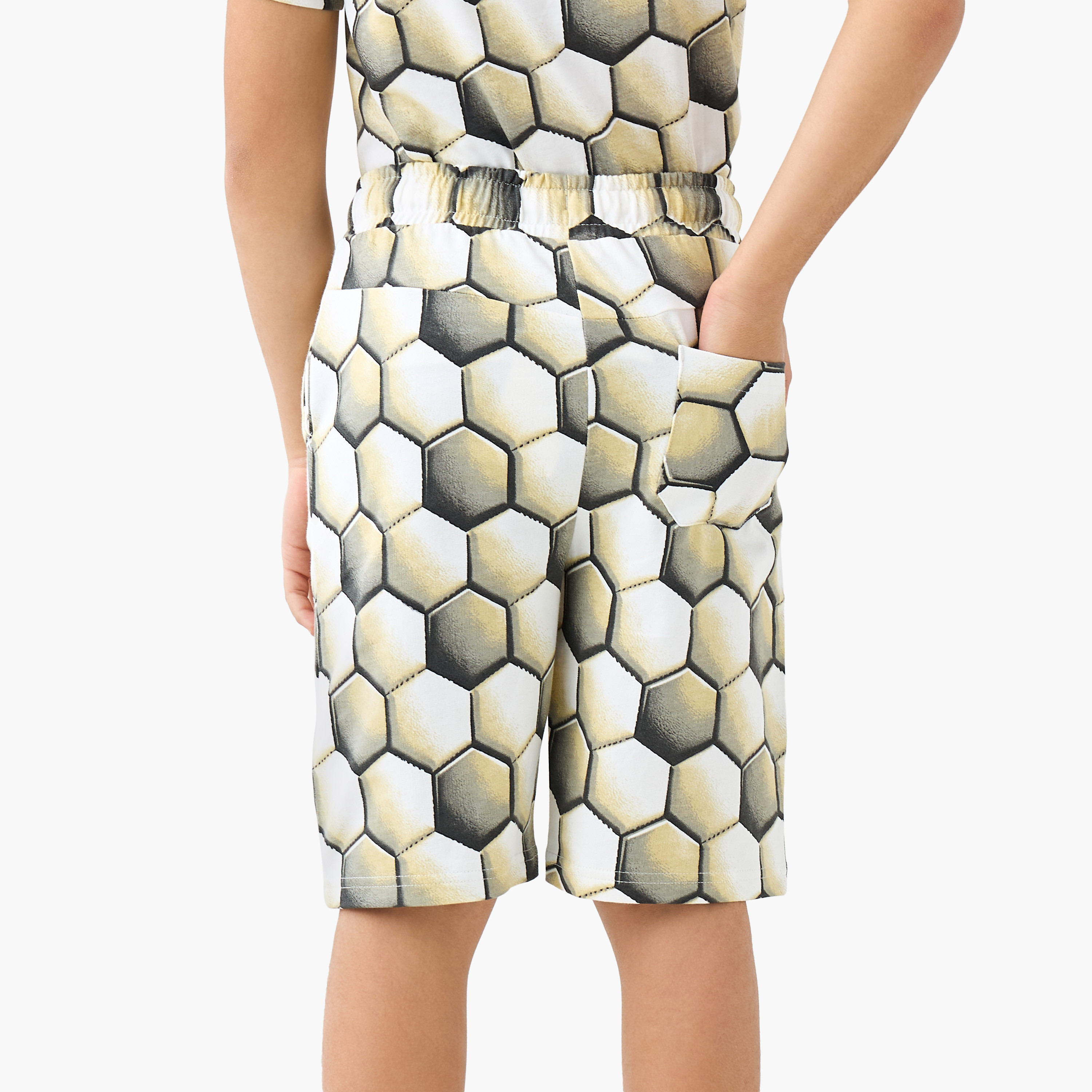 شورت بطبعات هندسية ورباط خصر من جونيورز-boys-clothing-bottoms-shorts-image-3