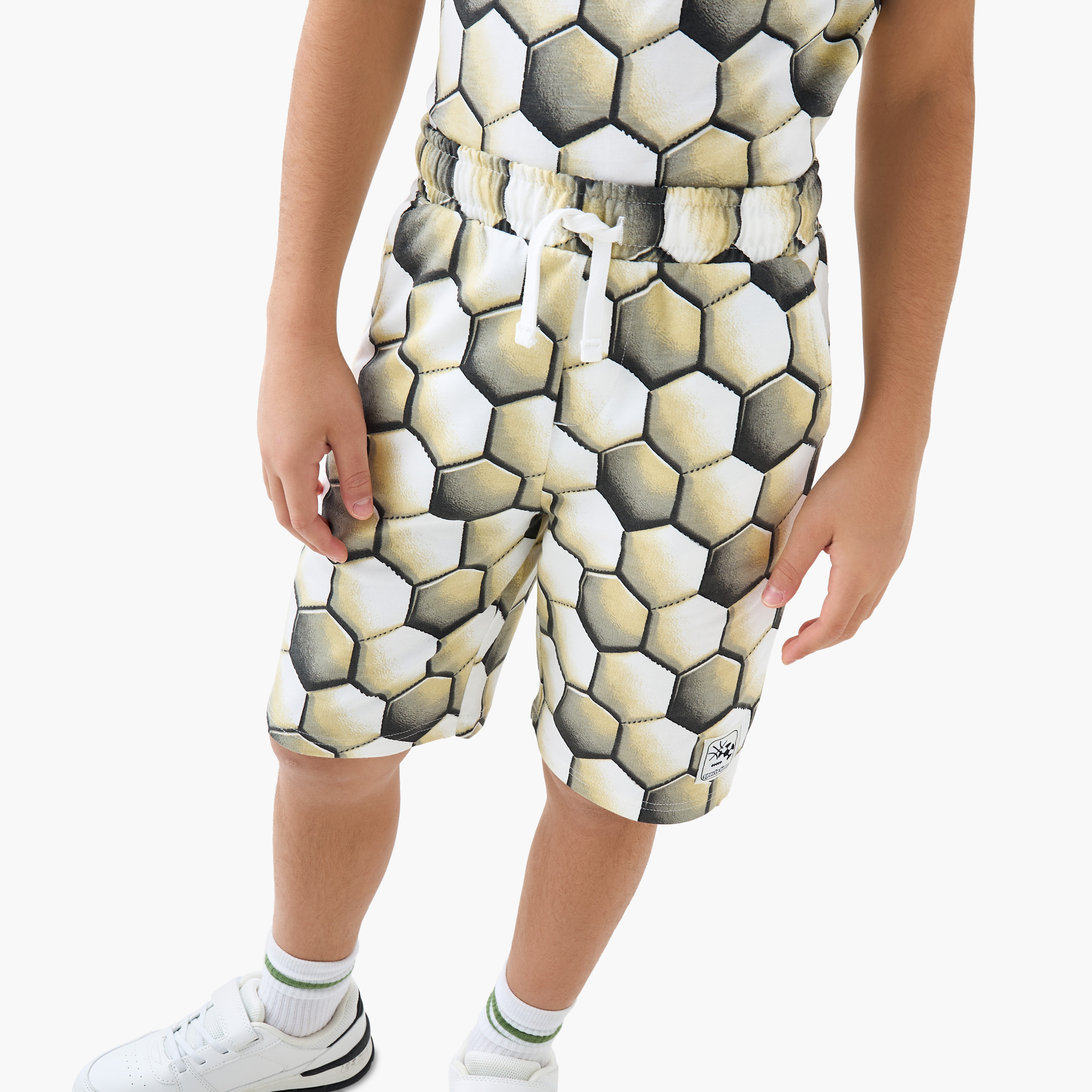 شورت بطبعات هندسية ورباط خصر من جونيورز-boys-clothing-bottoms-shorts-image-2
