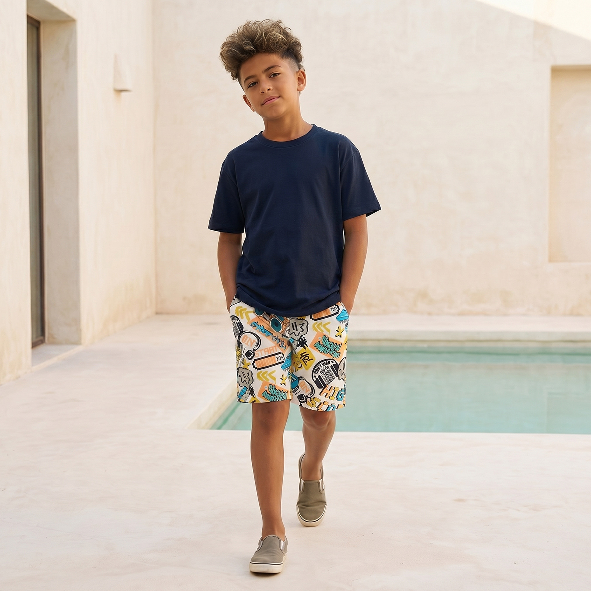 شورت بطول الركبة برباط خصر وطبعات جرافيك من جونيورز-boys-clothing-bottoms-shorts-image-2