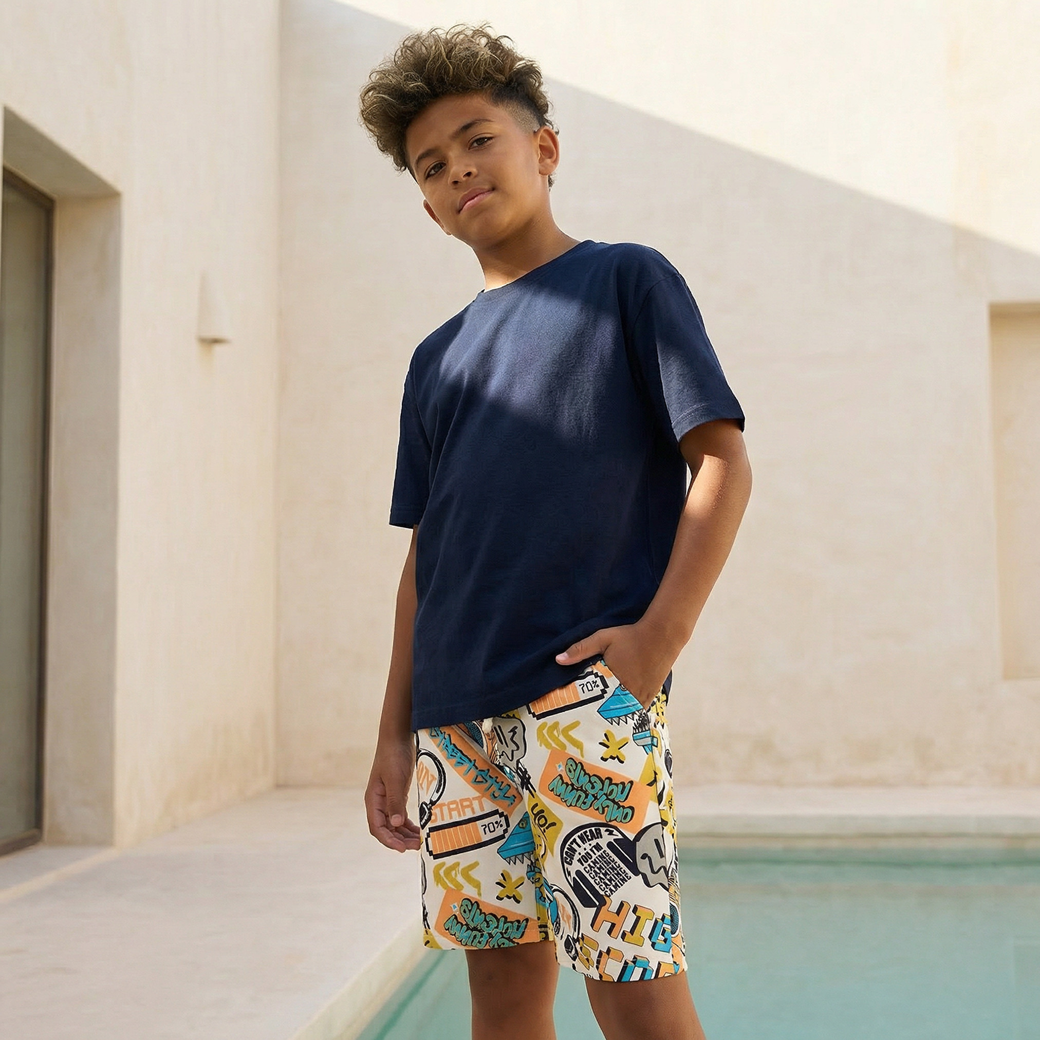 شورت بطول الركبة برباط خصر وطبعات جرافيك من جونيورز-boys-clothing-bottoms-shorts-image-1