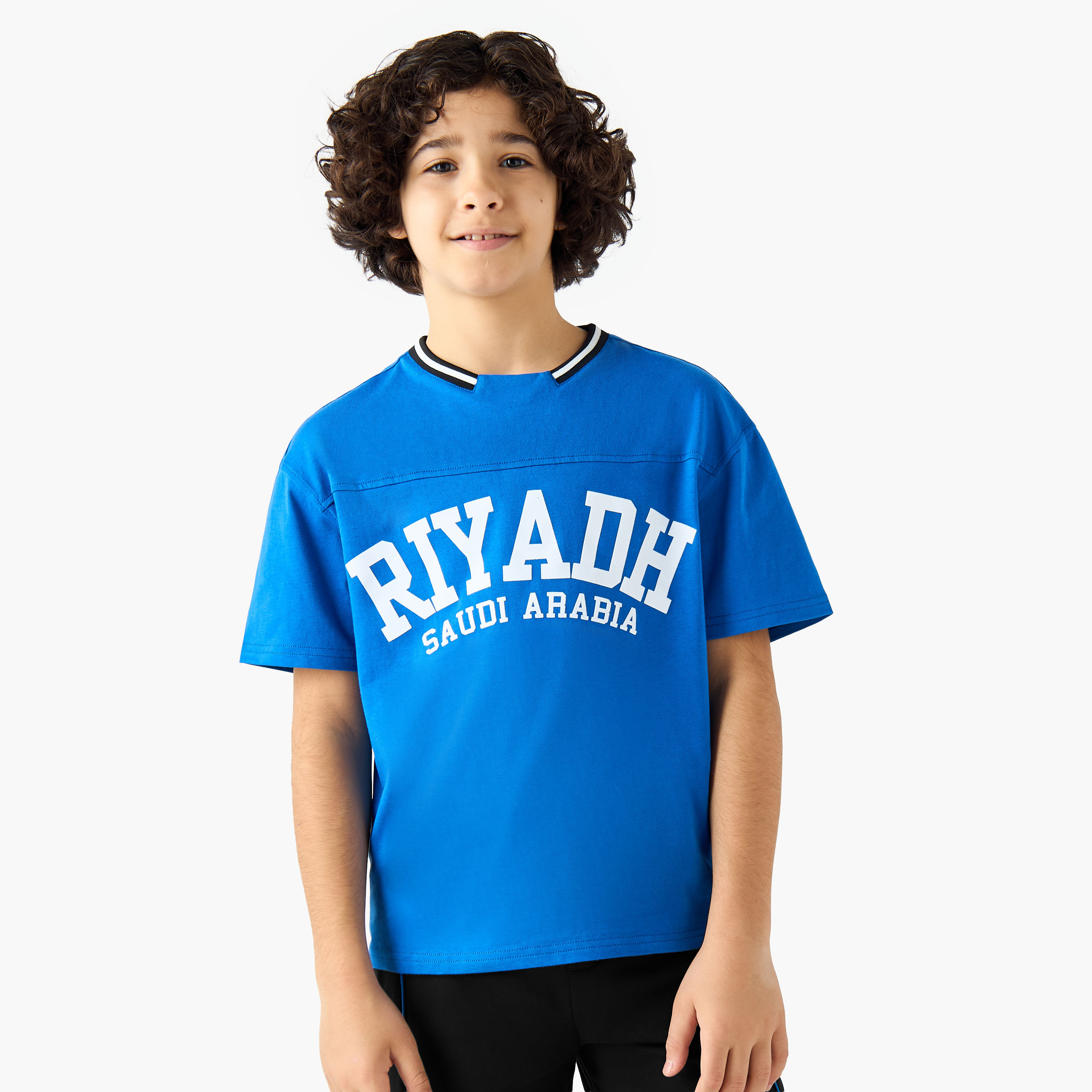 Juniors Crew Neck Short Sleeves T-shirt and Shorts Set with Riyadh National Day Print-boys-clothing-setsandcoords-image-2