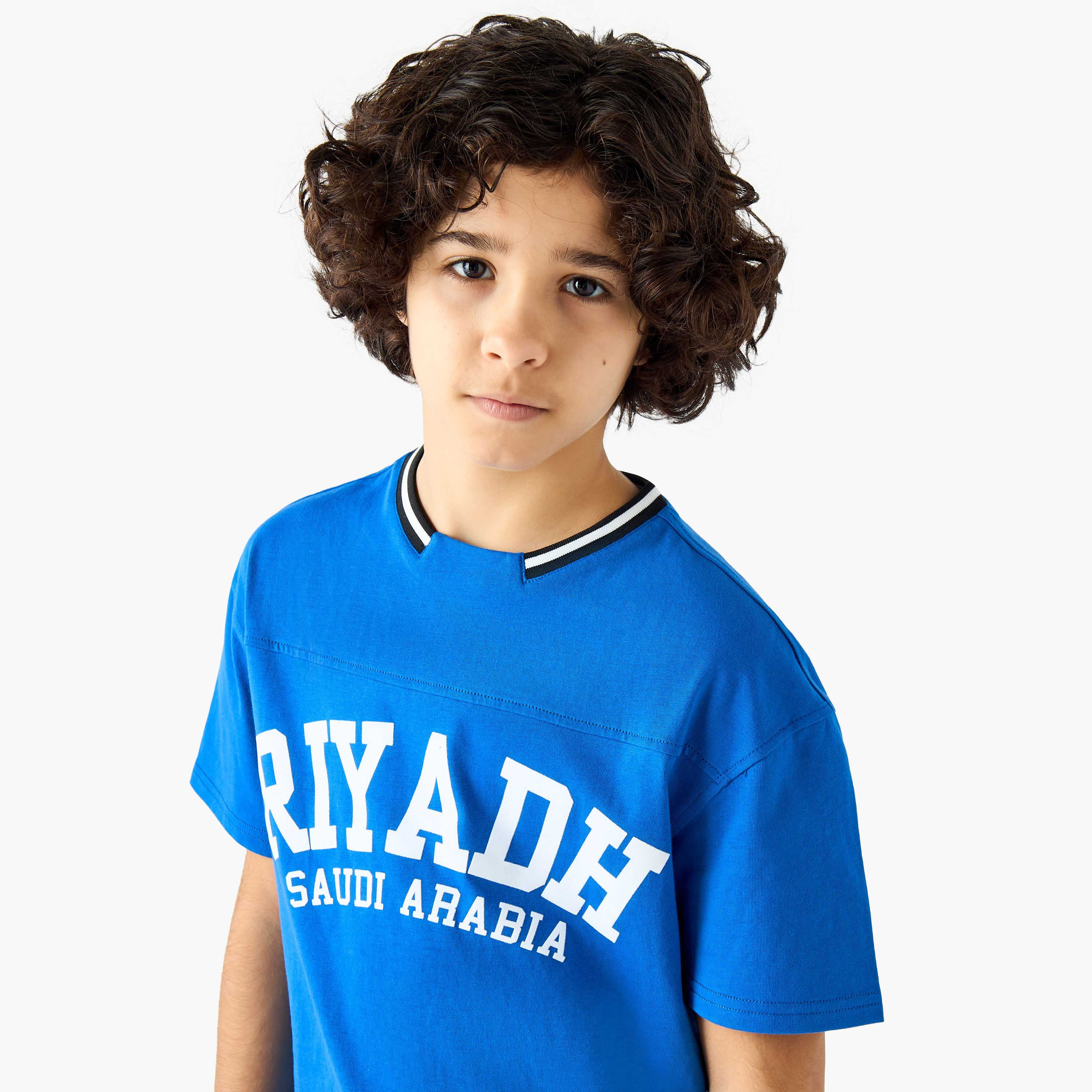 Juniors Crew Neck Short Sleeves T-shirt and Shorts Set with Riyadh National Day Print-boys-clothing-setsandcoords-image-5