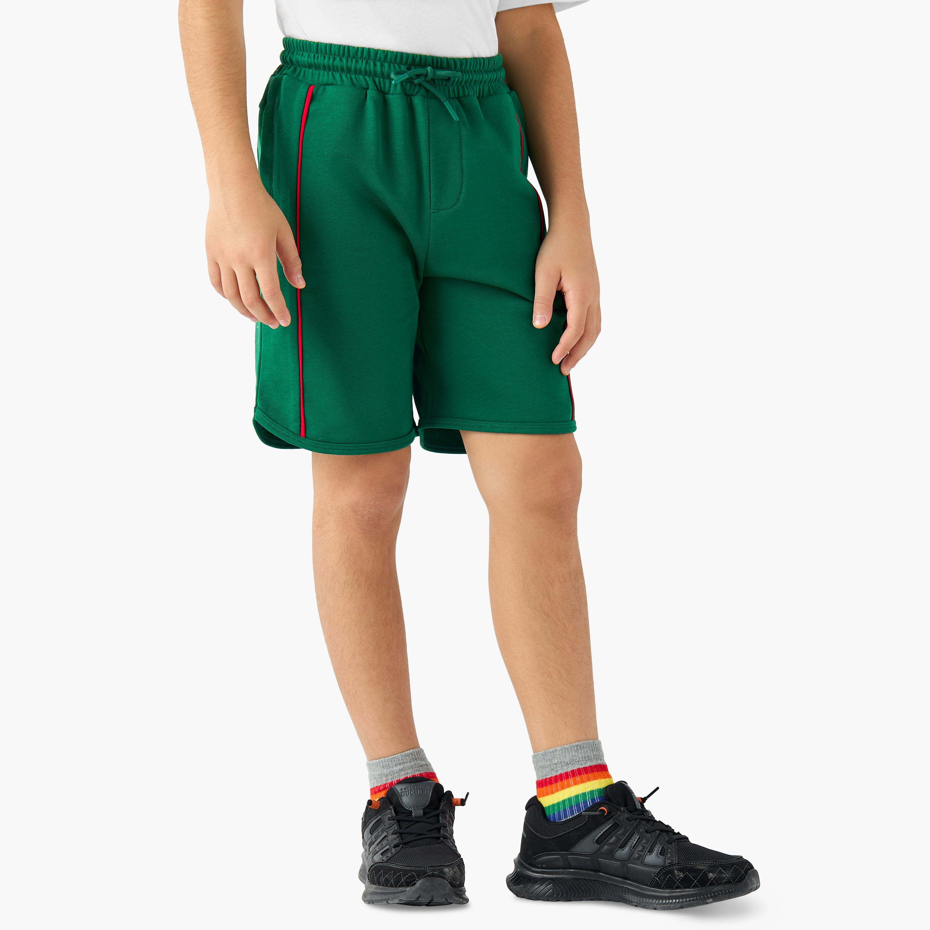 طقم تيشيرت بياقة ضيقة وأكمام قصيرة وشورت بطبعات من جونيورز-boys-clothing-setsandcoords-image-3