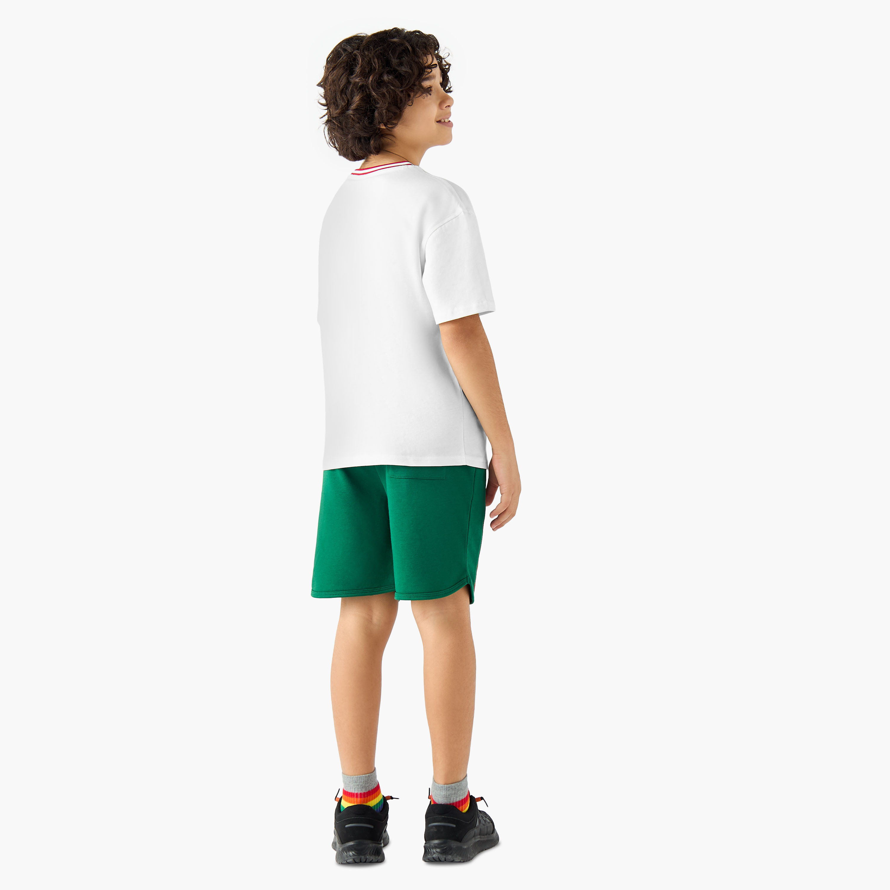 طقم تيشيرت بياقة ضيقة وأكمام قصيرة وشورت بطبعات من جونيورز-boys-clothing-setsandcoords-image-4