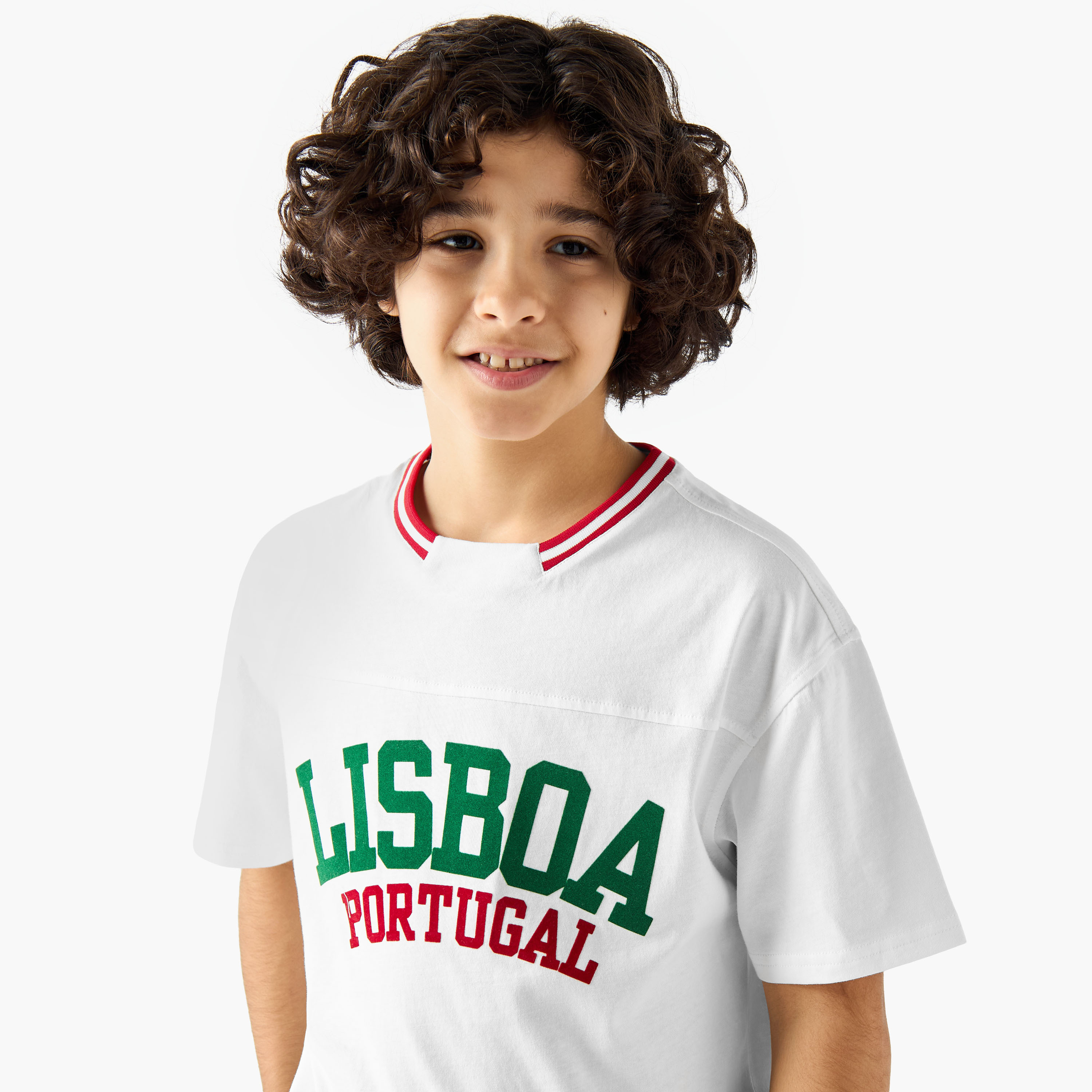 طقم تيشيرت بياقة ضيقة وأكمام قصيرة وشورت بطبعات من جونيورز-boys-clothing-setsandcoords-image-5
