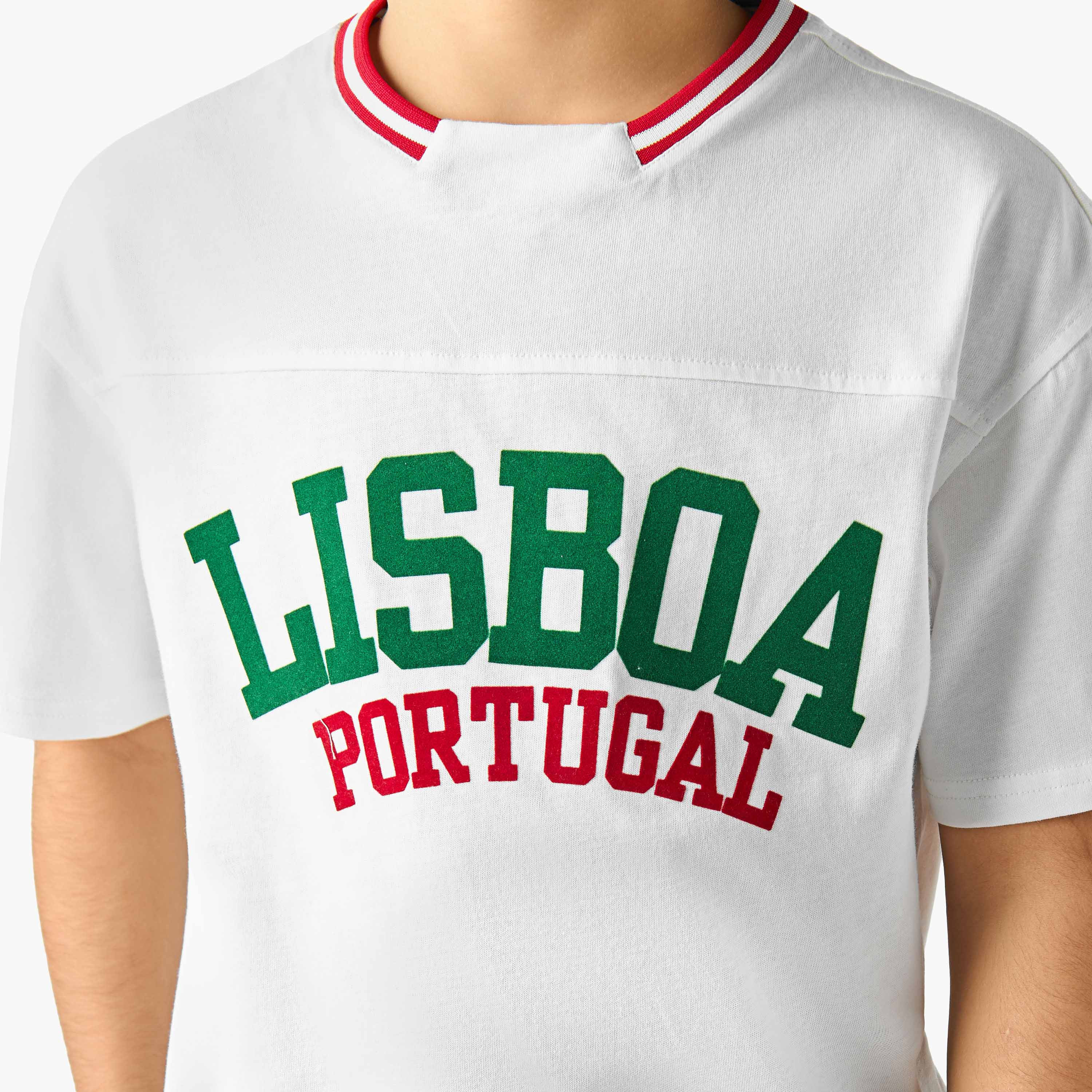 طقم تيشيرت بياقة ضيقة وأكمام قصيرة وشورت بطبعات من جونيورز-boys-clothing-setsandcoords-image-7