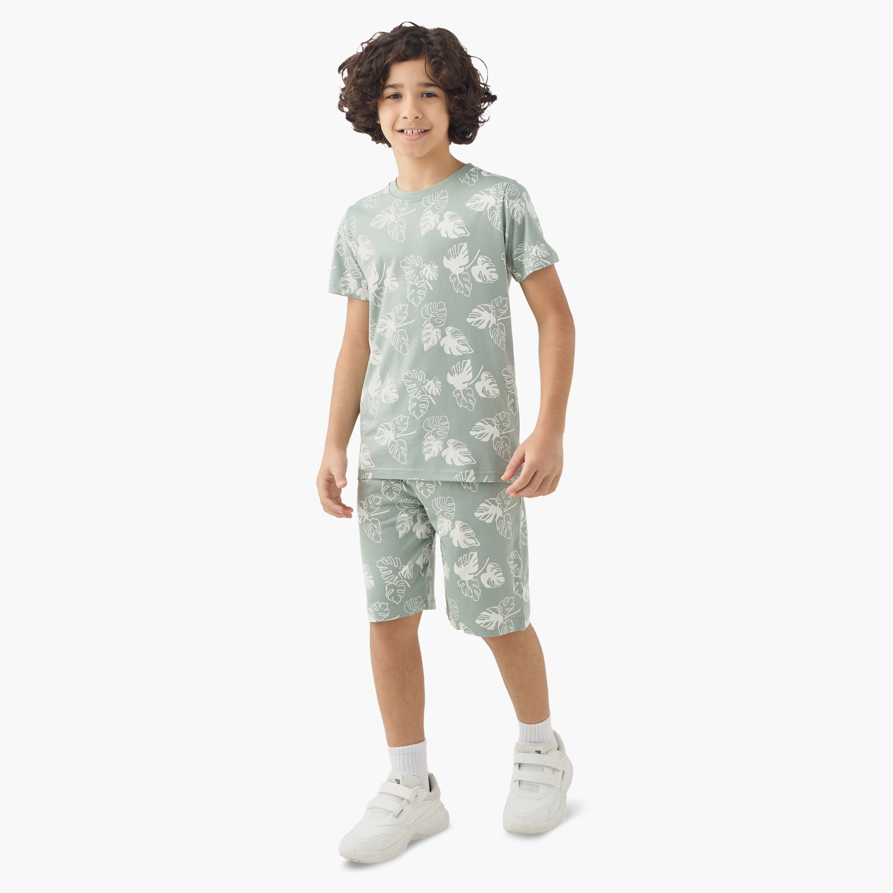 طقم شورت وتيشيرت بياقة ضيقة وطبعات متنوعة 3 قطع من جونيورز-boys-clothing-setsandcoords-image-3
