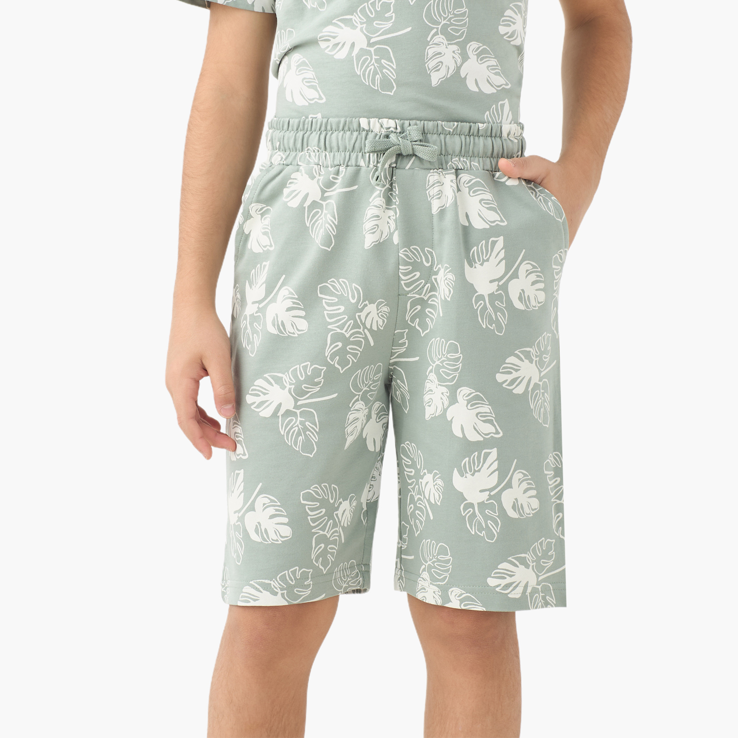 طقم شورت وتيشيرت بياقة ضيقة وطبعات متنوعة 3 قطع من جونيورز-boys-clothing-setsandcoords-image-6
