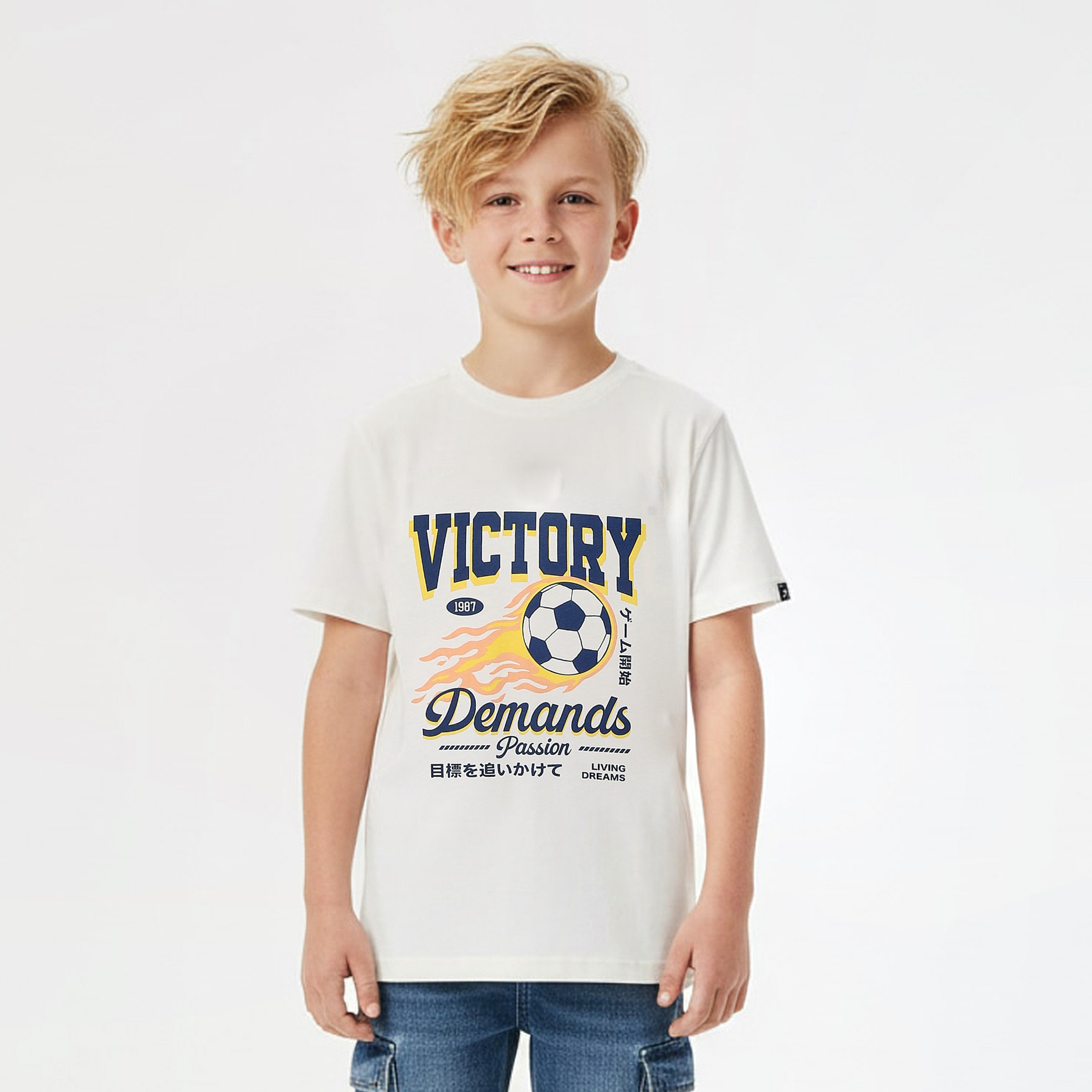 طقم من 3 - طقم تيشيرت بياقة ضيقة وأكمام قصيرة وشورت بطبعات من جونيورز-boys-clothing-setsandcoords-image-1