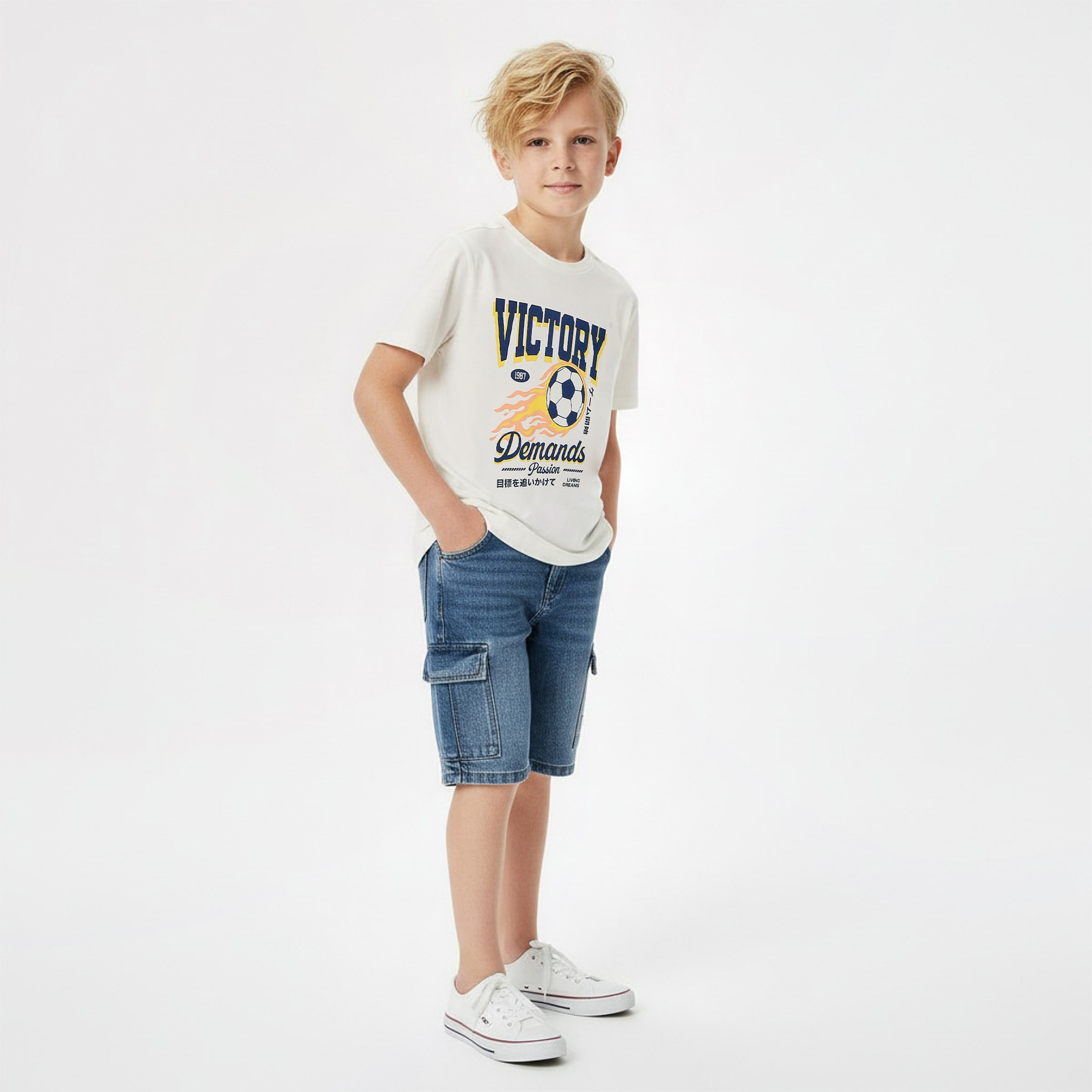 طقم من 3 - طقم تيشيرت بياقة ضيقة وأكمام قصيرة وشورت بطبعات من جونيورز-boys-clothing-setsandcoords-image-2