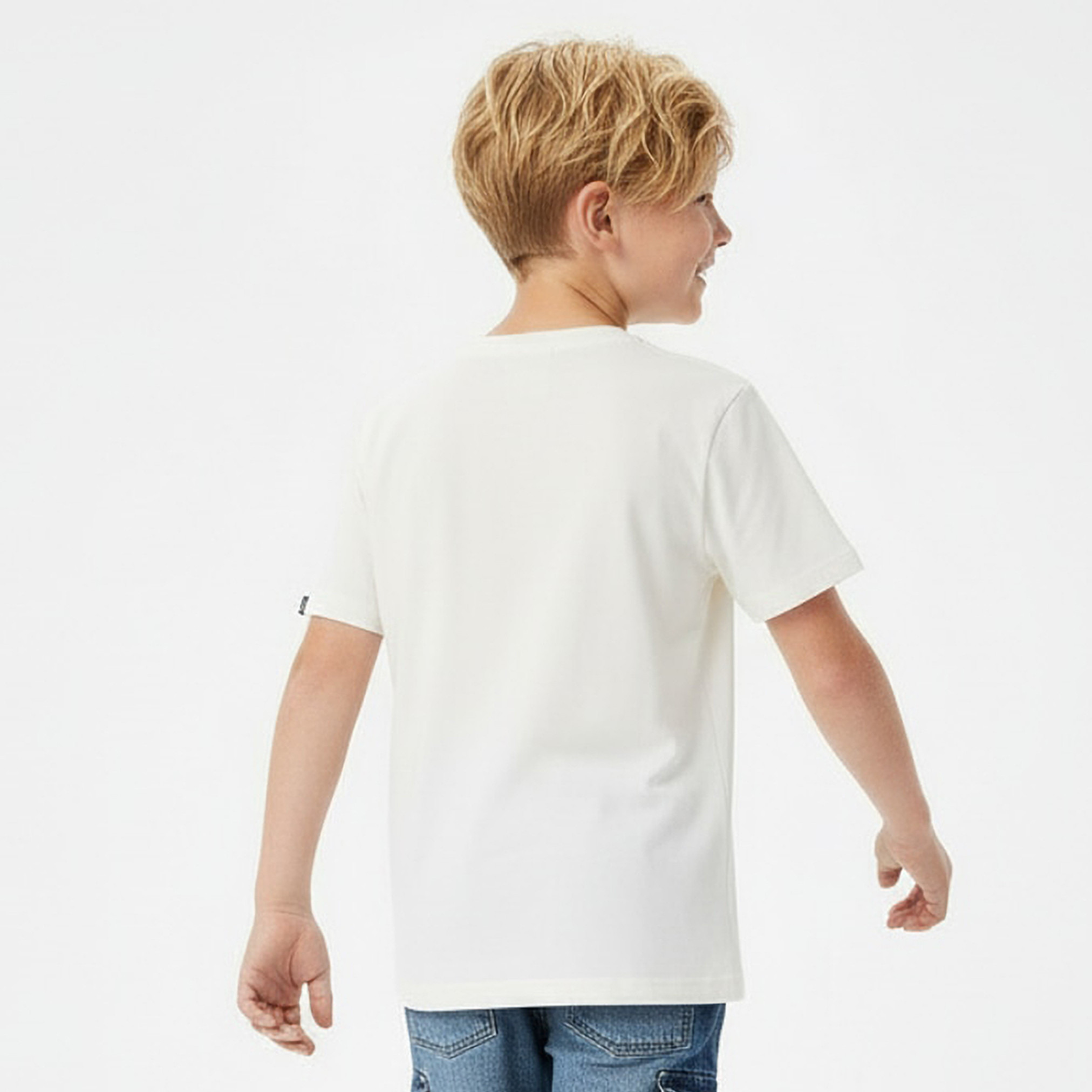 طقم من 3 - طقم تيشيرت بياقة ضيقة وأكمام قصيرة وشورت بطبعات من جونيورز-boys-clothing-setsandcoords-image-3