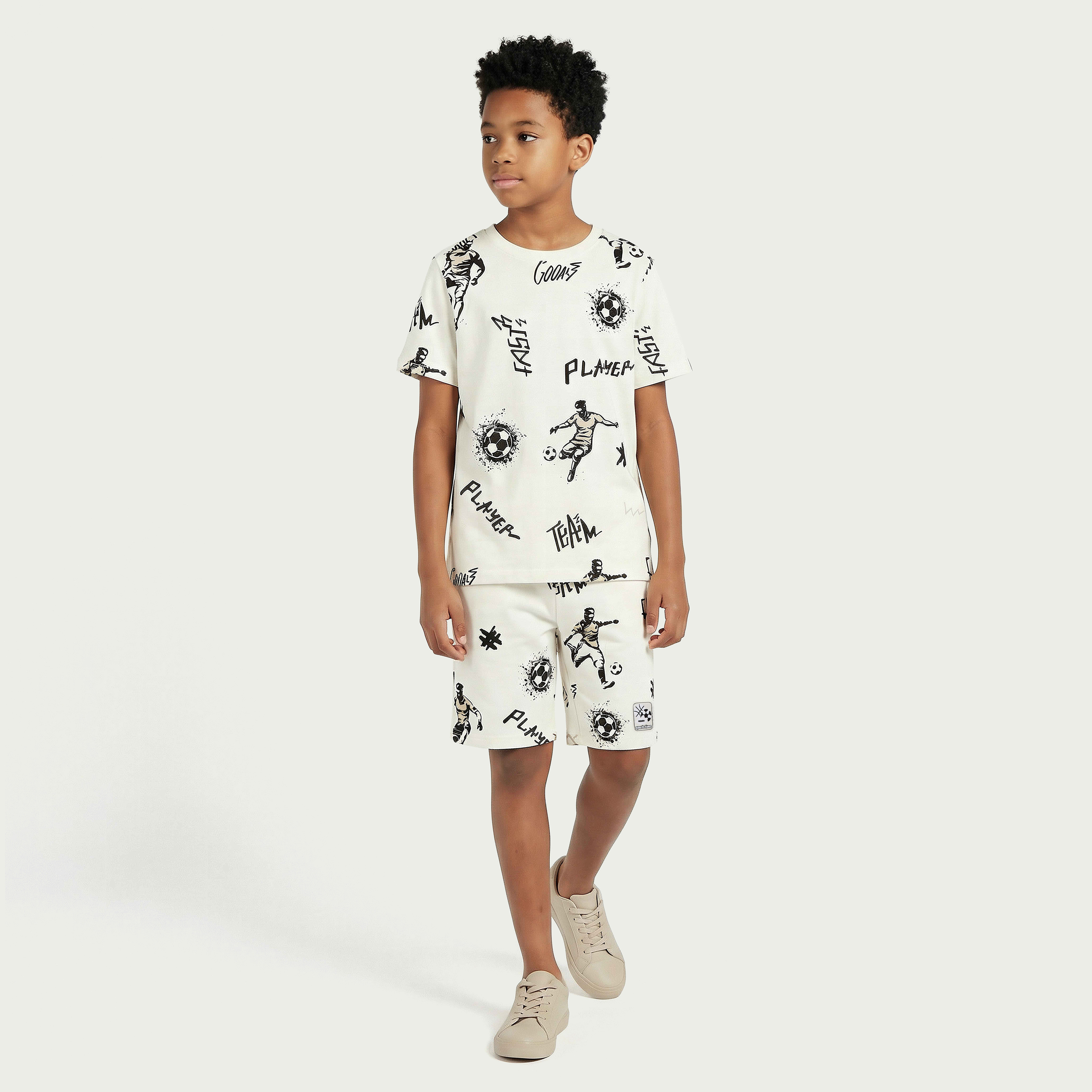 تيشيرتات بأكمام قصيرة وياقة ضيقة مع شورت بطبعات كرة قدم من جونيورز - طقم 3 قطع-boys-clothing-setsandcoords-image-2