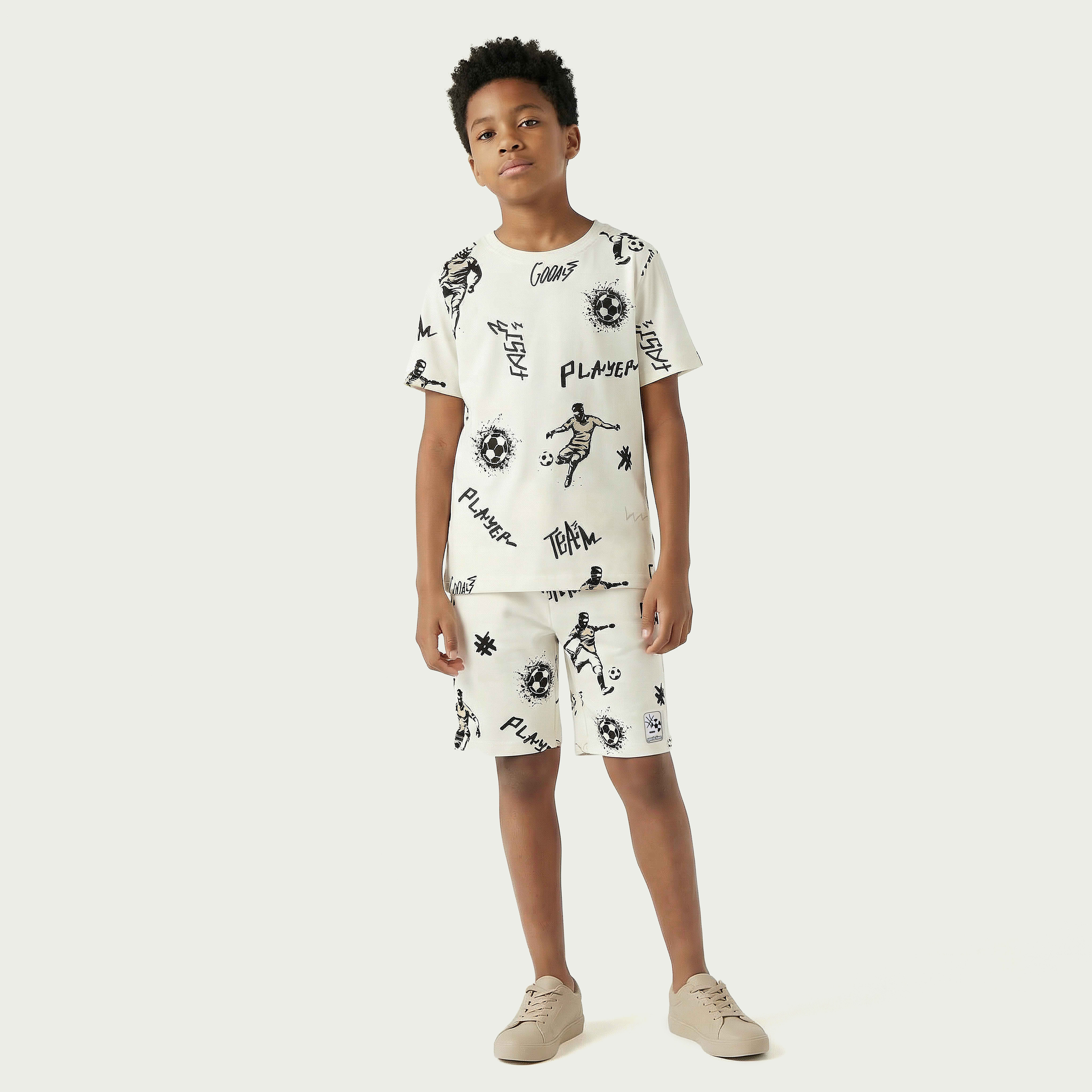 تيشيرتات بأكمام قصيرة وياقة ضيقة مع شورت بطبعات كرة قدم من جونيورز - طقم 3 قطع-boys-clothing-setsandcoords-image-5